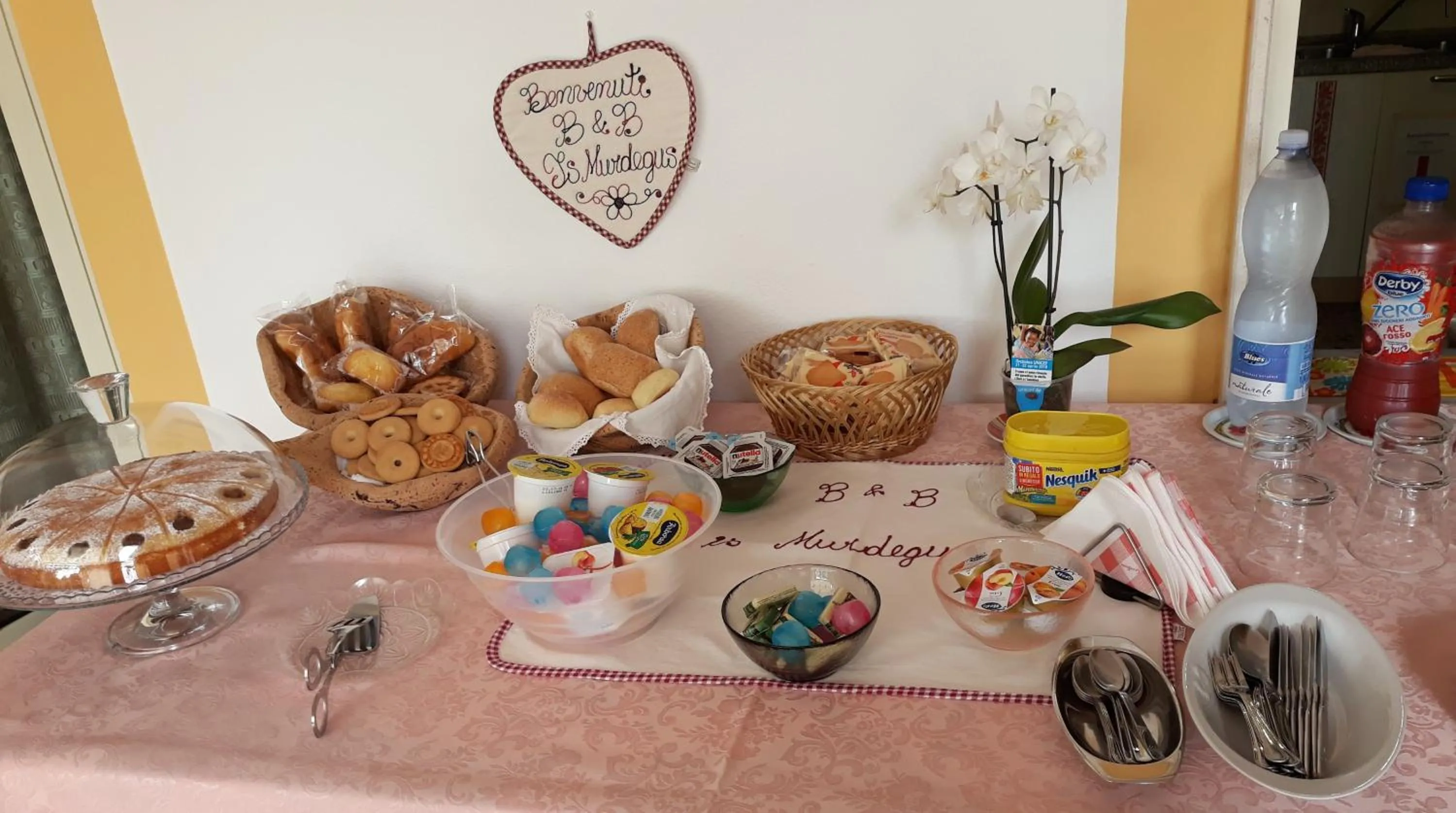 Italian breakfast in B&B Is Murdegus