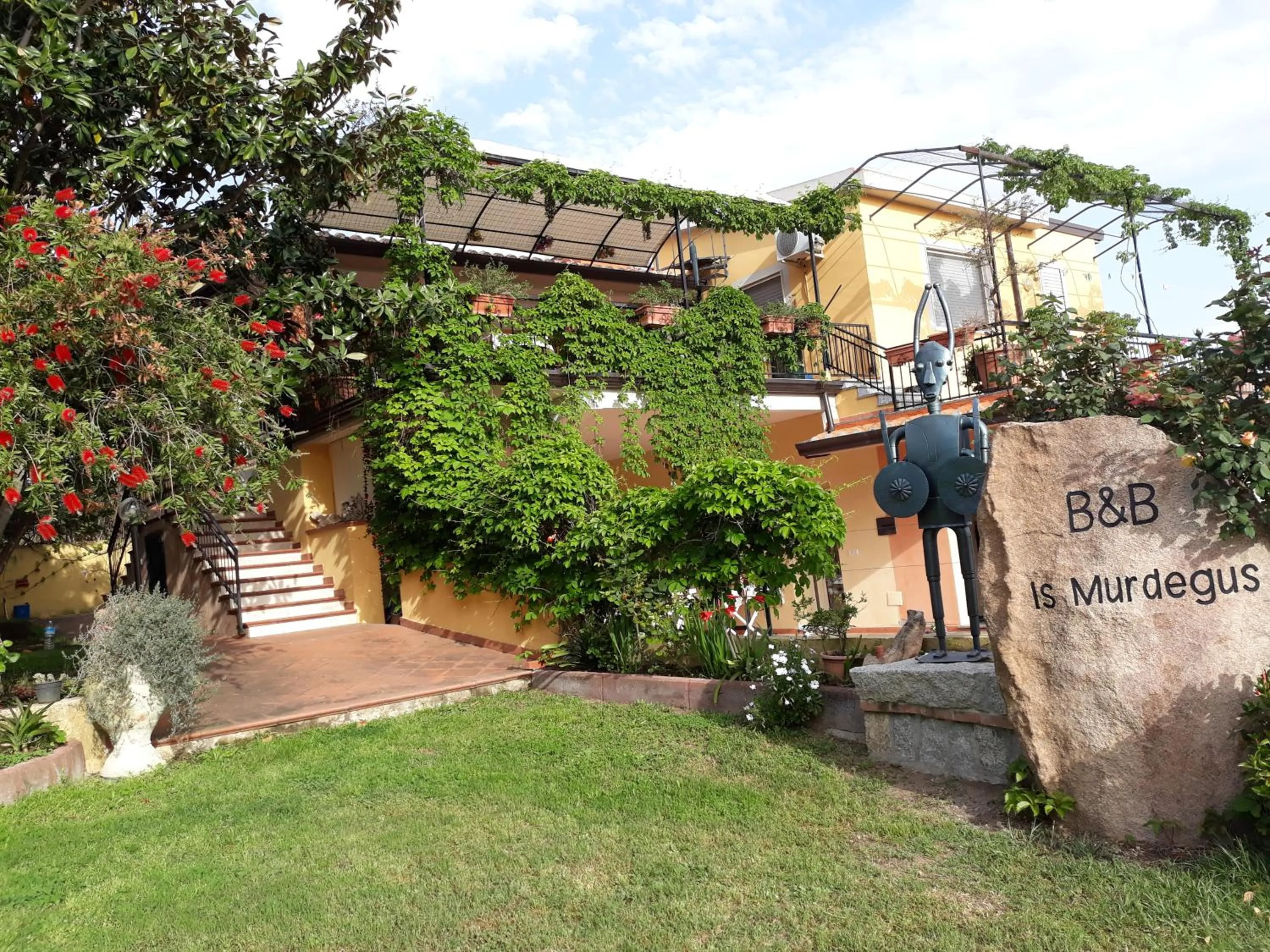 Facade/entrance in B&B Is Murdegus