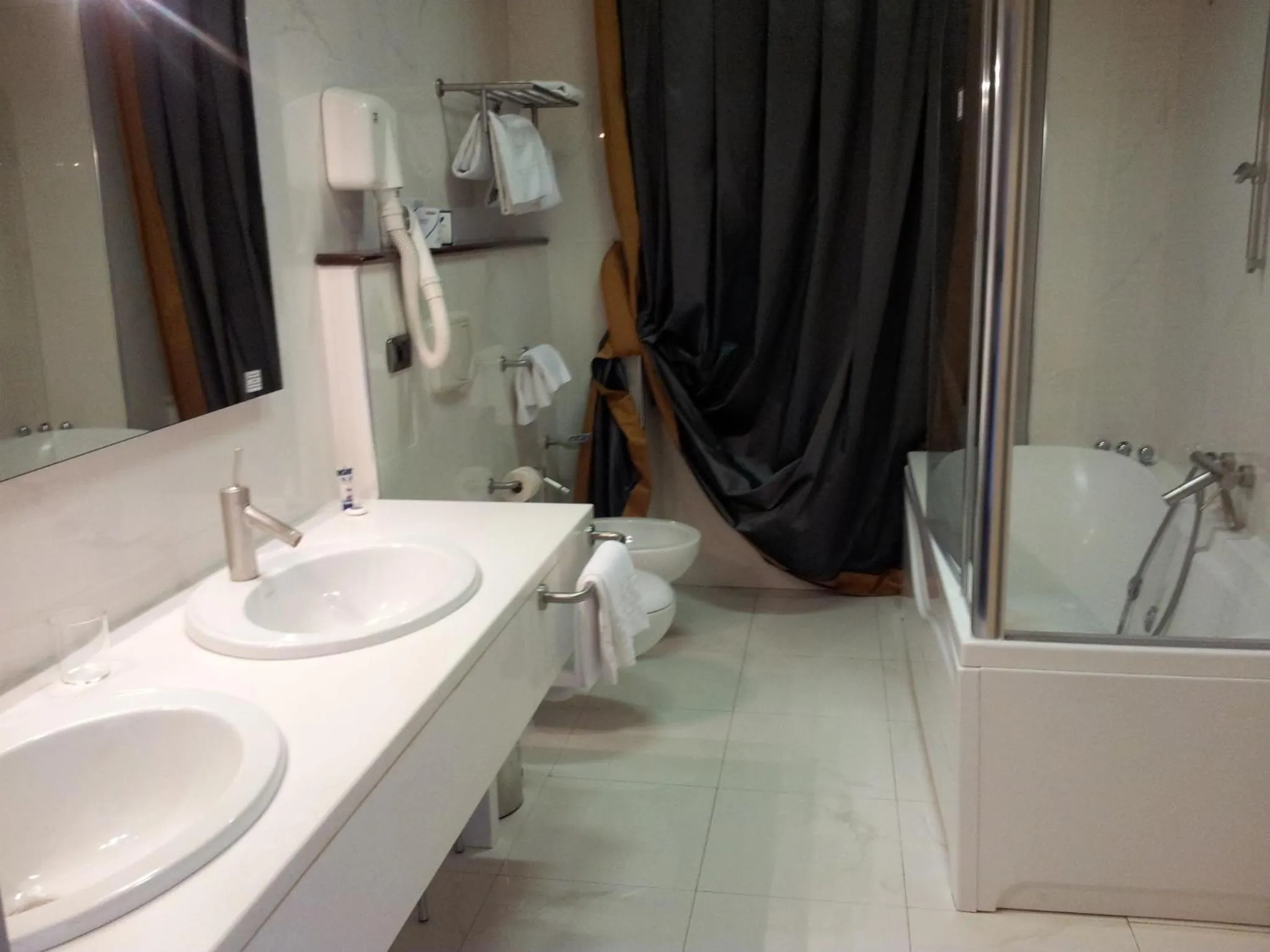 Bathroom in Hotel Valentino