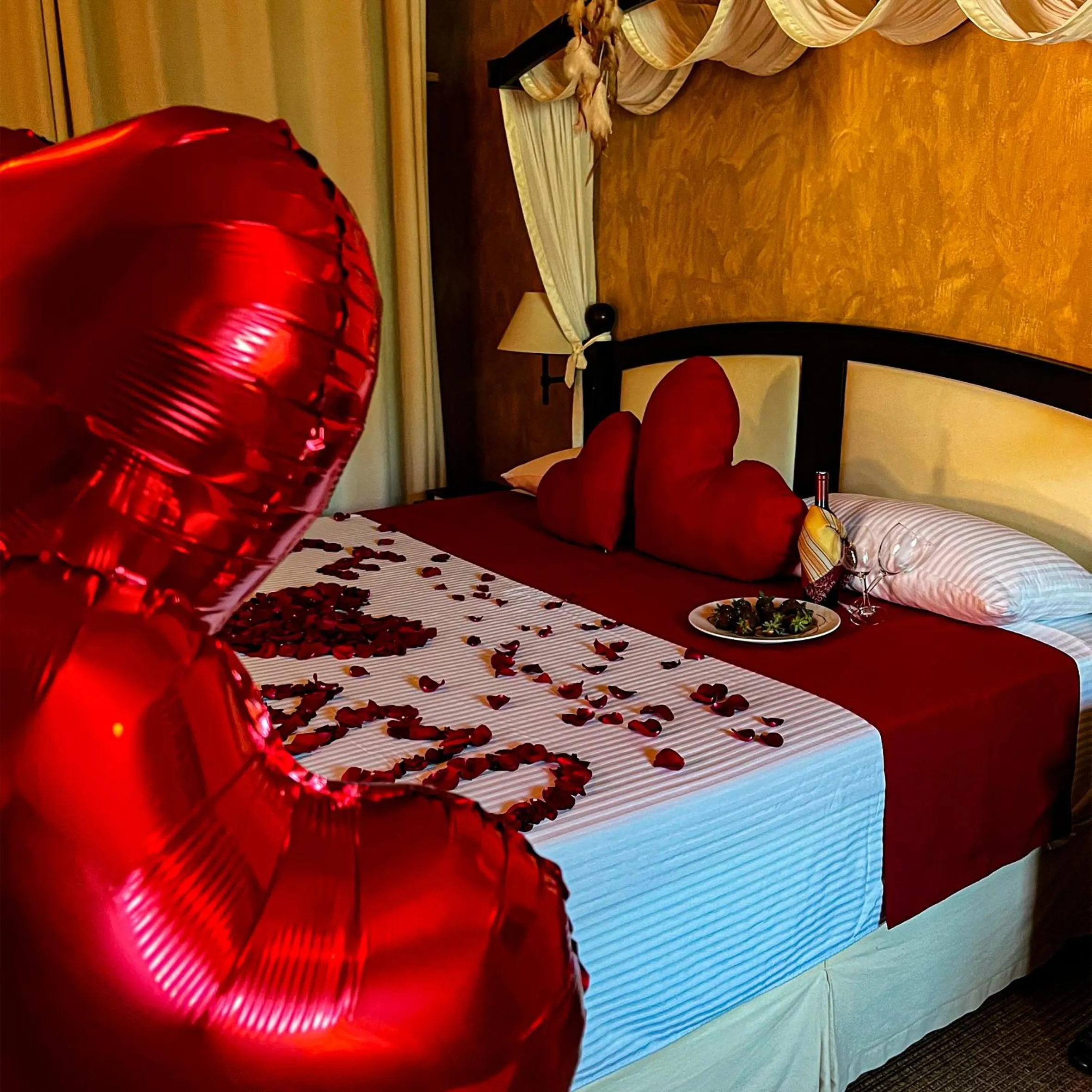 Bed in El Chante Spa Hotel