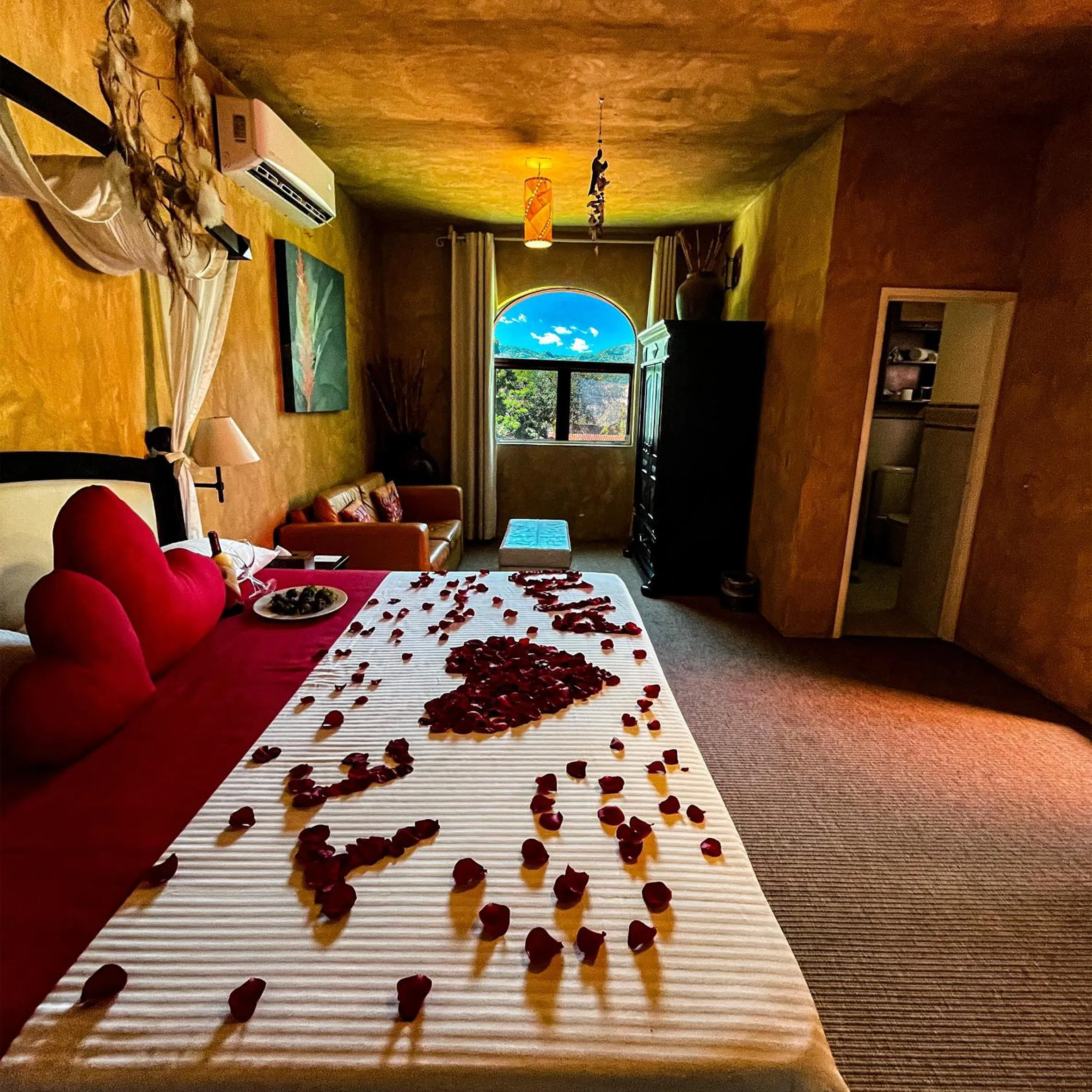 Bed in El Chante Spa Hotel