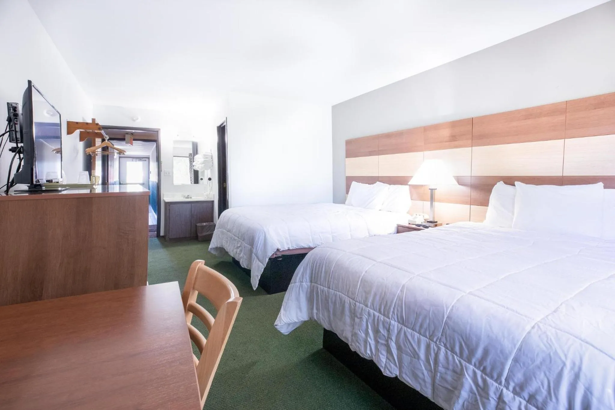 Bed in Northwoods Inn & Suites Minocqua