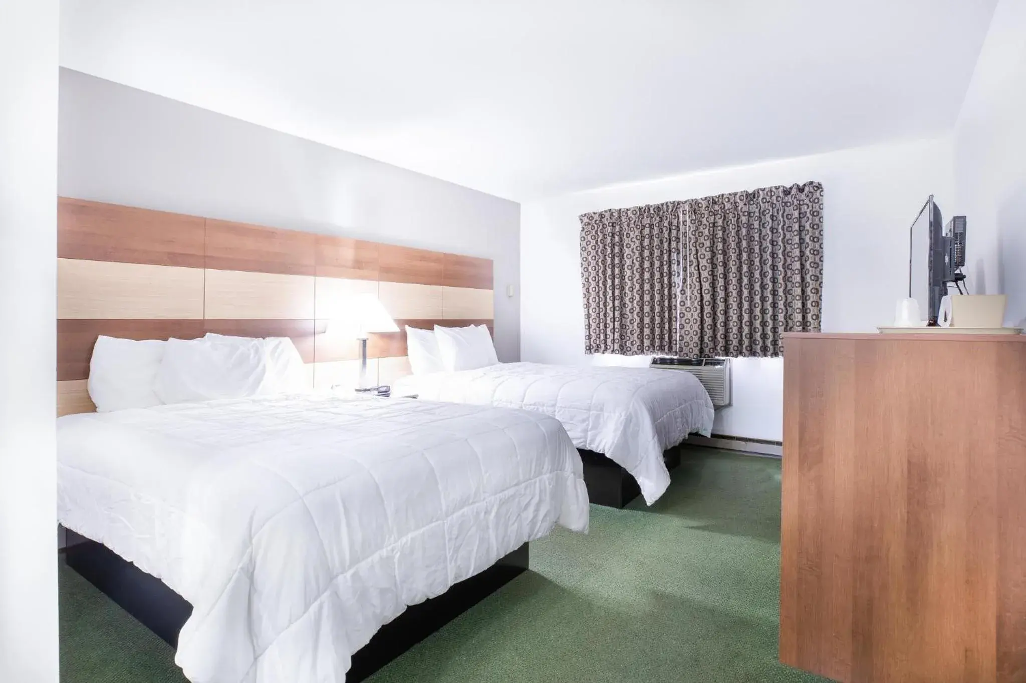 Queen Room with Two Queen Beds in Northwoods Inn & Suites Minocqua Queen Room with Two Queen Beds in Northwoods Inn & Suites Minocqua