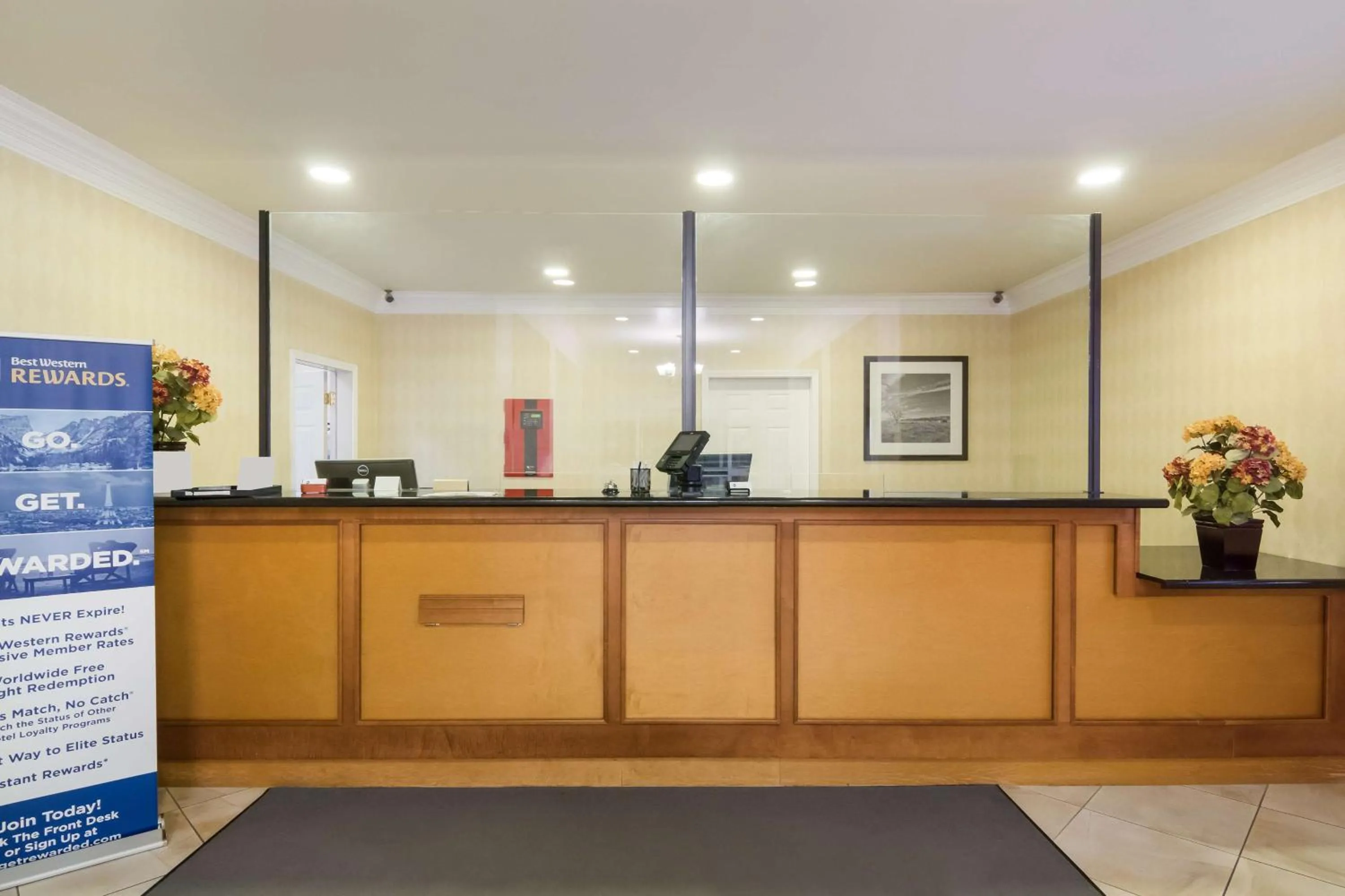 Lobby or reception in Best Western Comanche Inn