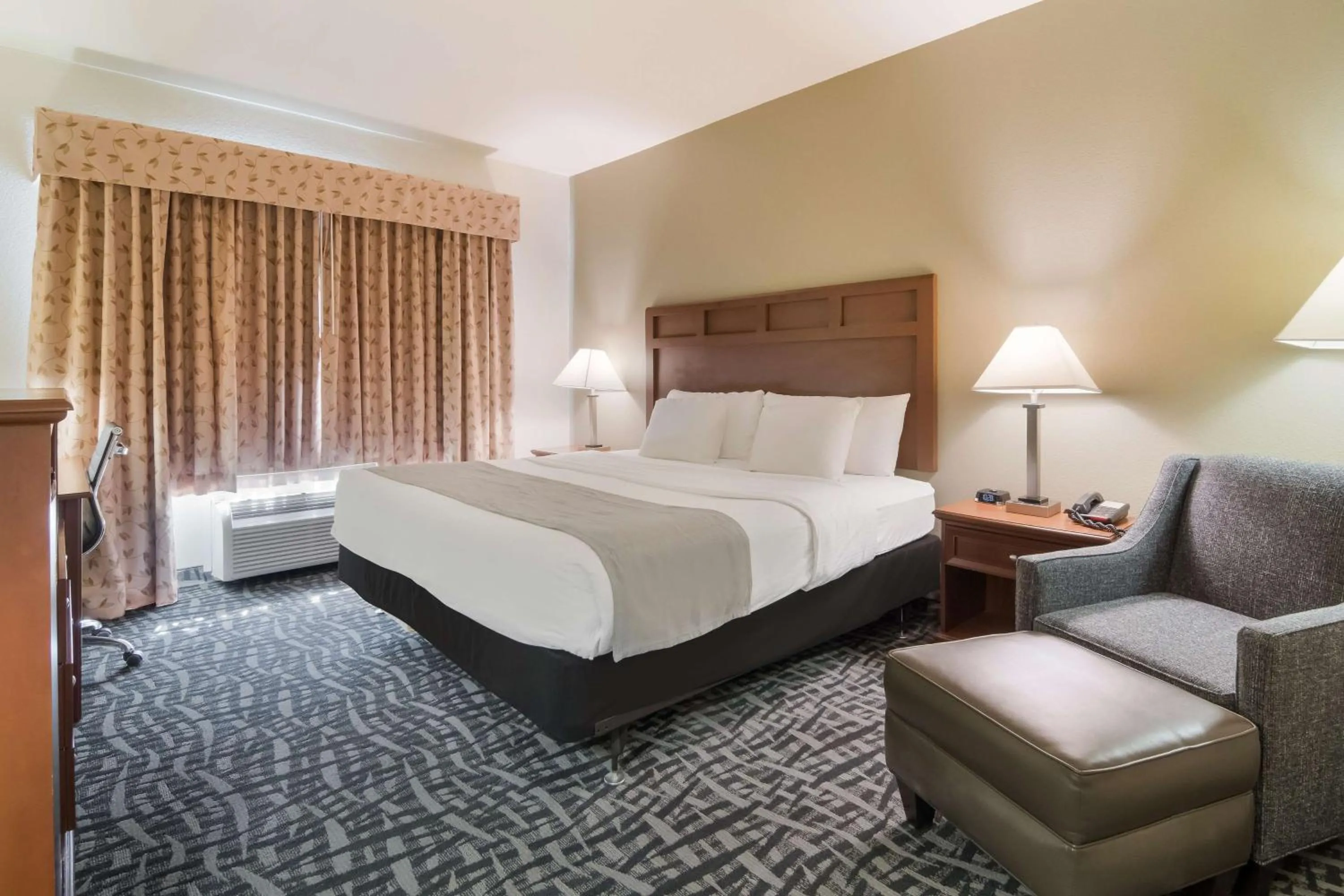 Bedroom, Bed in Best Western Comanche Inn