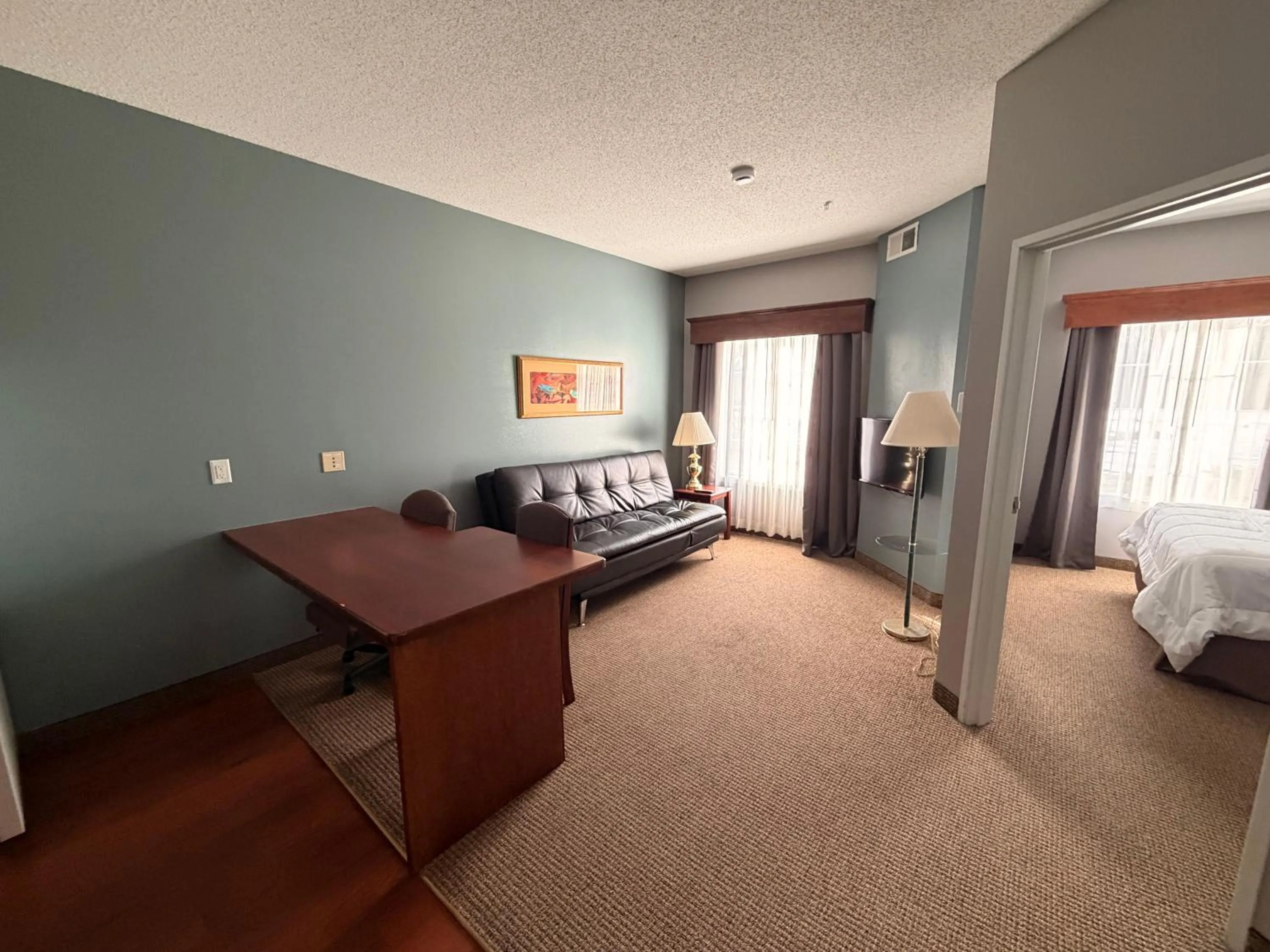 Bed in River Hills Hotel- Mankato