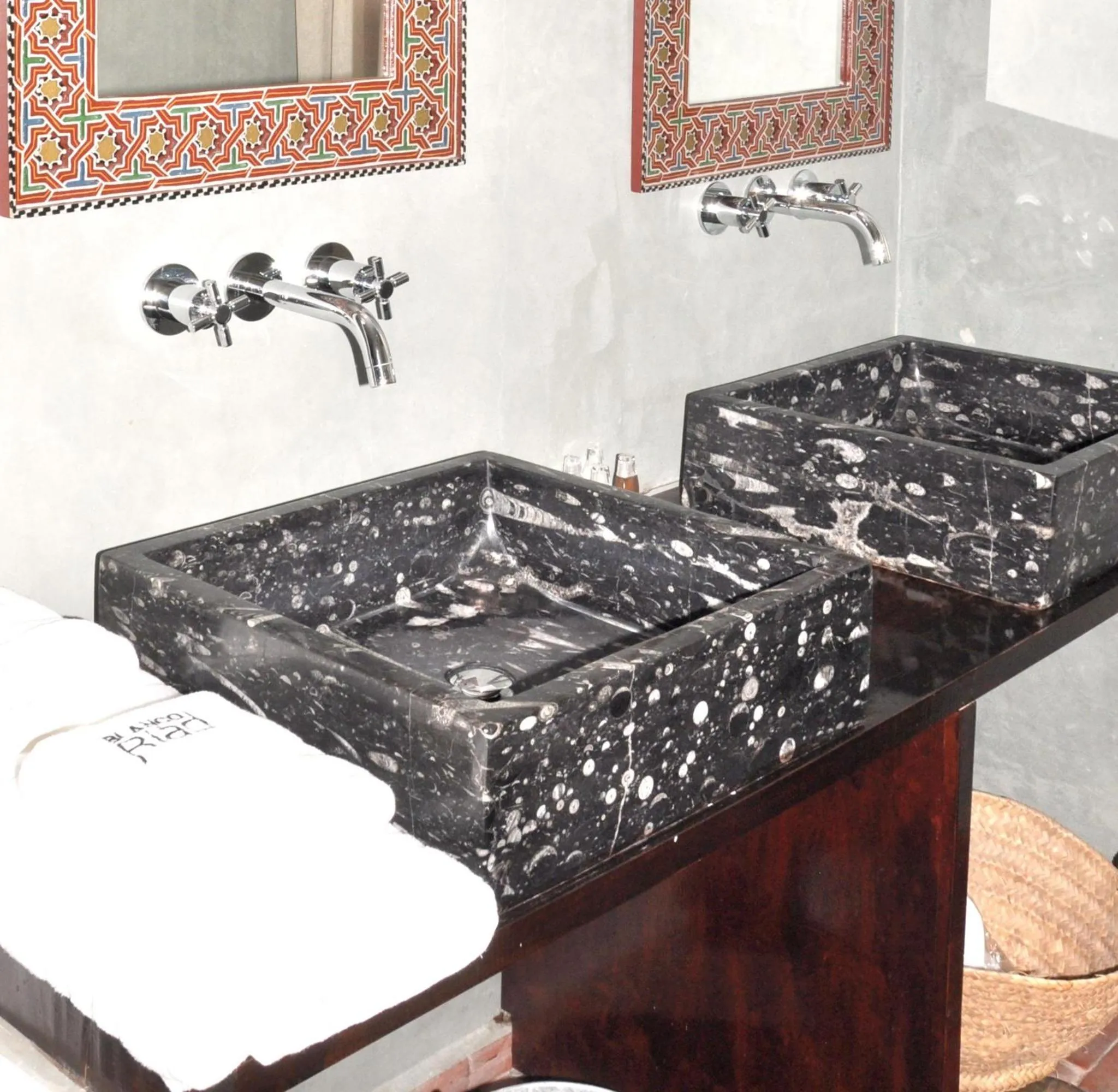 Bathroom in Hotel Blanco Riad