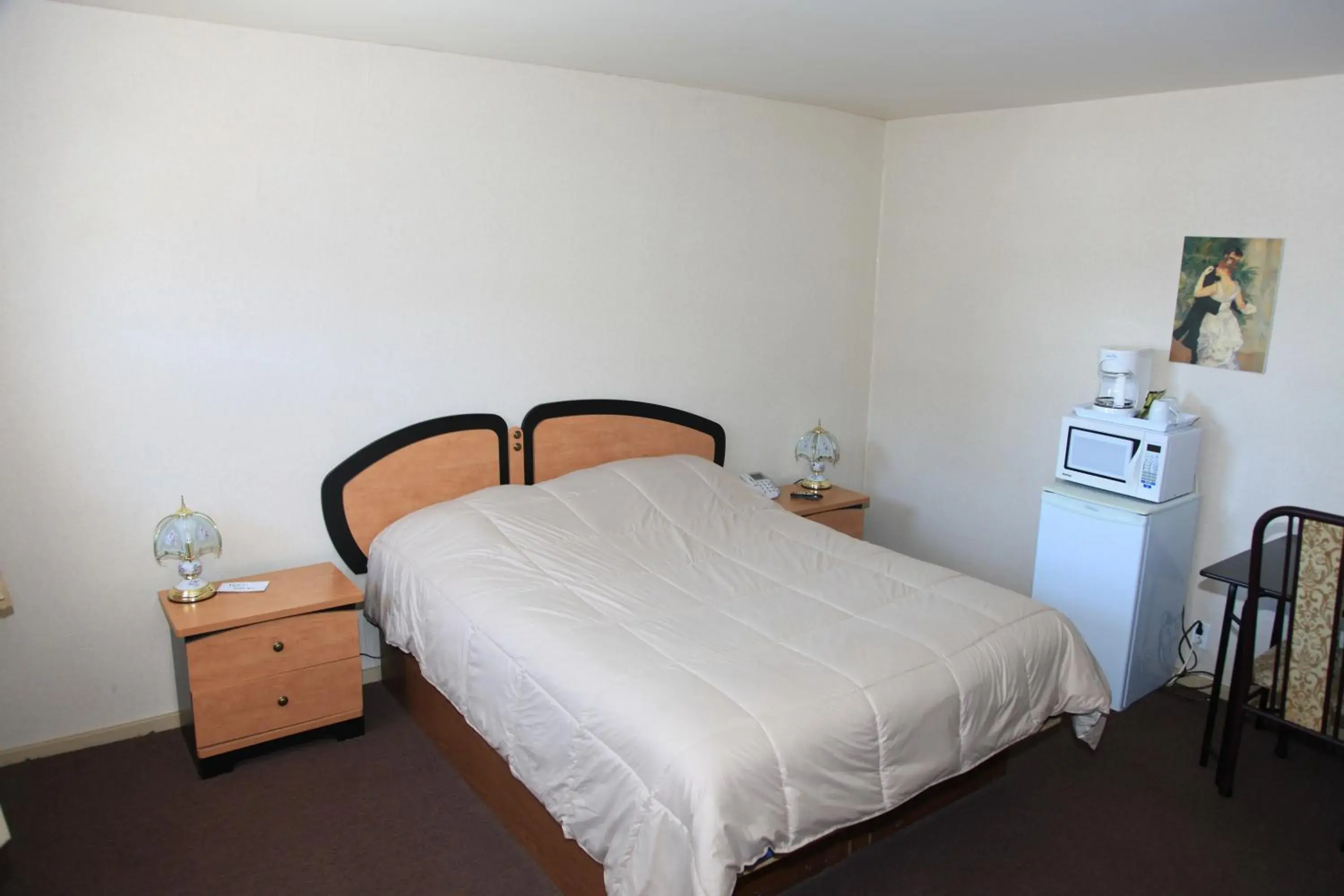 Queen Room in Motel Grande Ile Queen Room in Motel Grande Ile