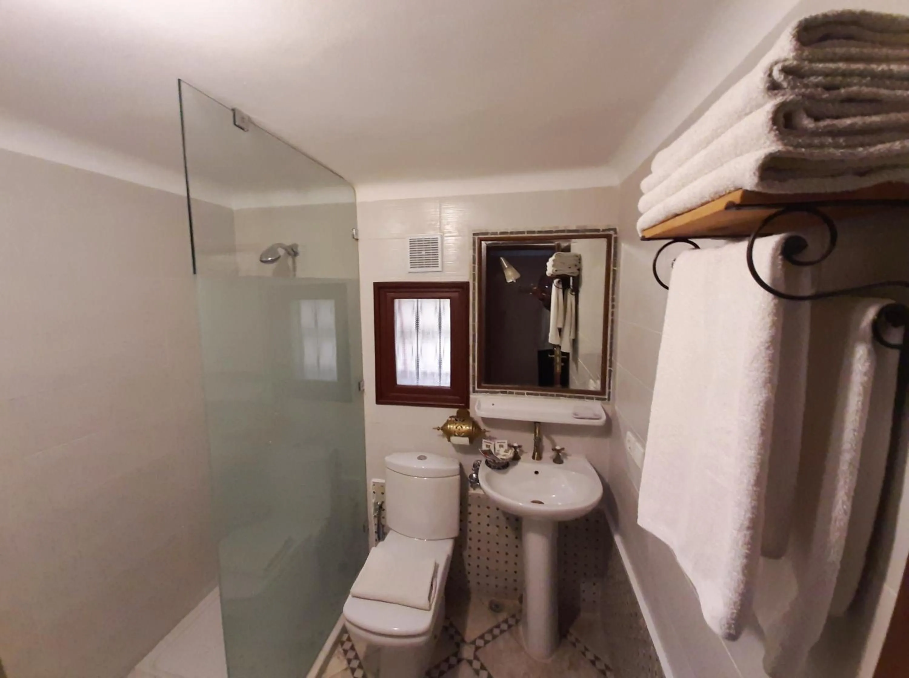 Shower in Riad Jaouhara