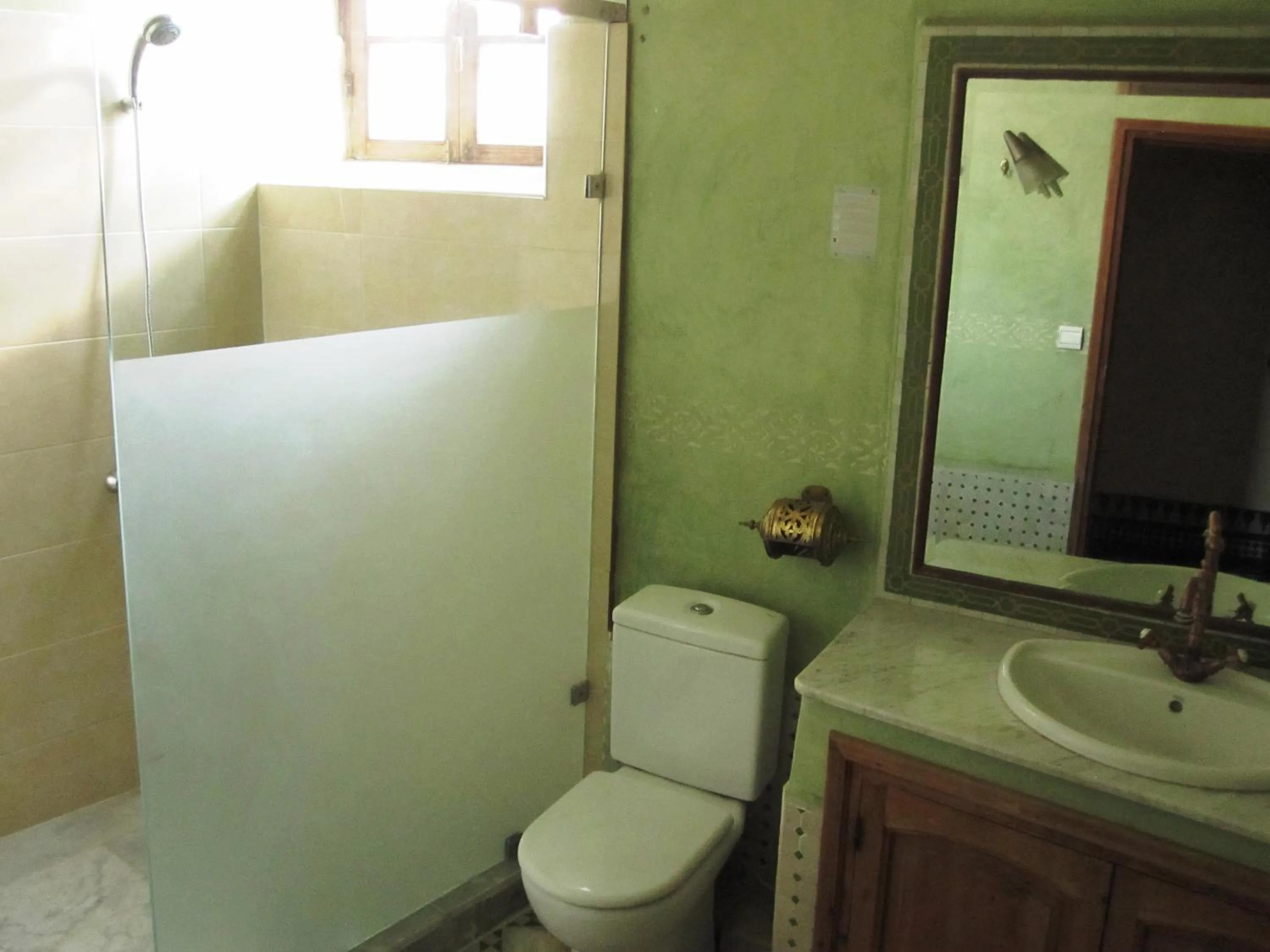 Shower in Riad Jaouhara