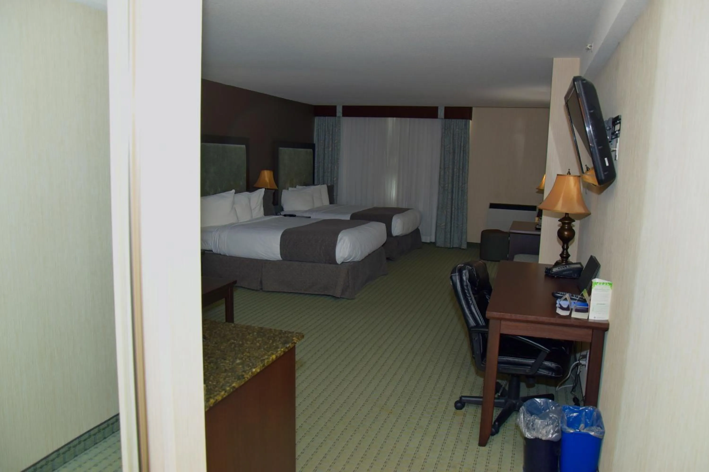 Bedroom, Bed in Coast Lethbridge Hotel & Conference Centre