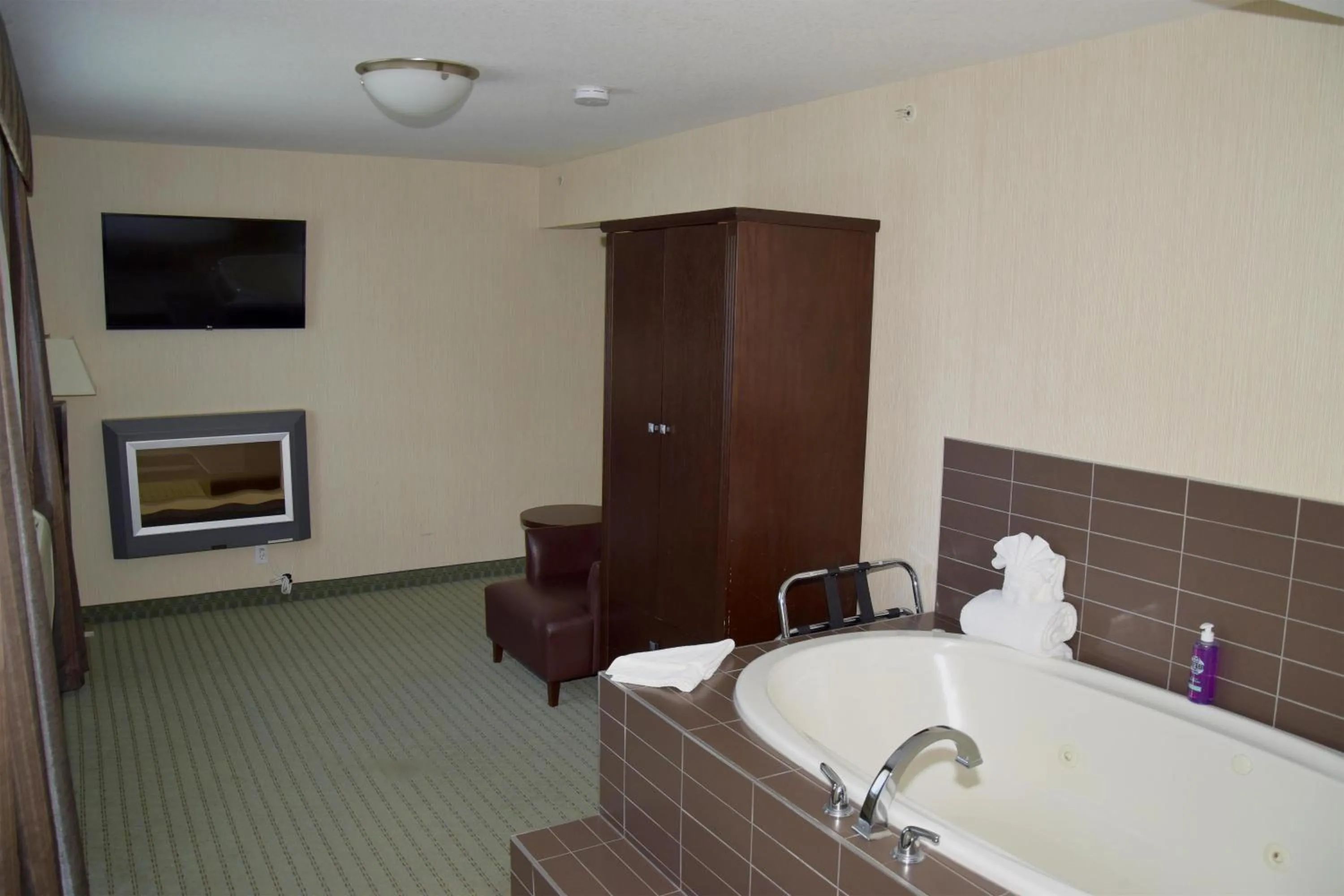 Bedroom in Coast Lethbridge Hotel & Conference Centre