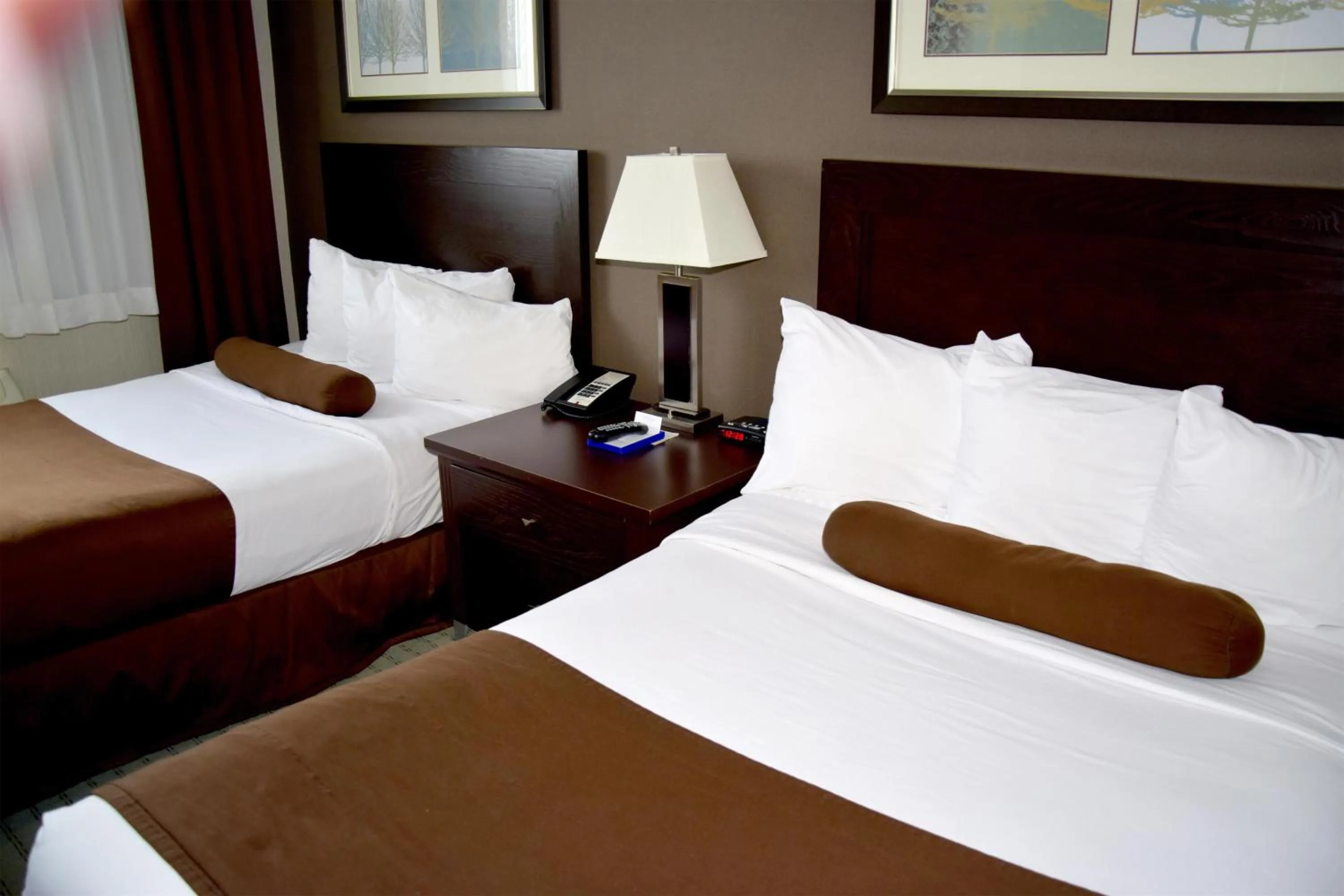 Bedroom, Bed in Coast Lethbridge Hotel & Conference Centre