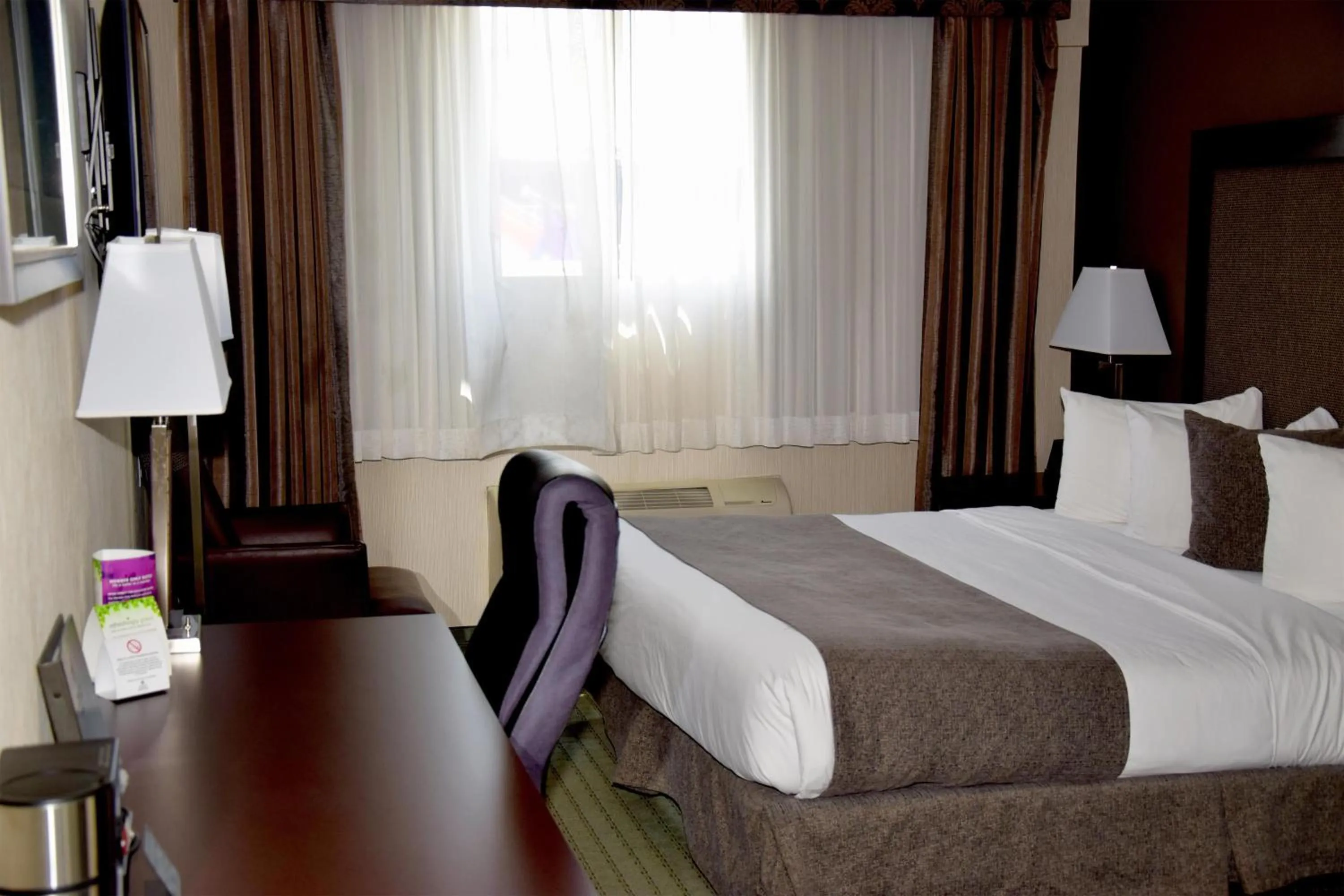 Bedroom, Bed in Coast Lethbridge Hotel & Conference Centre