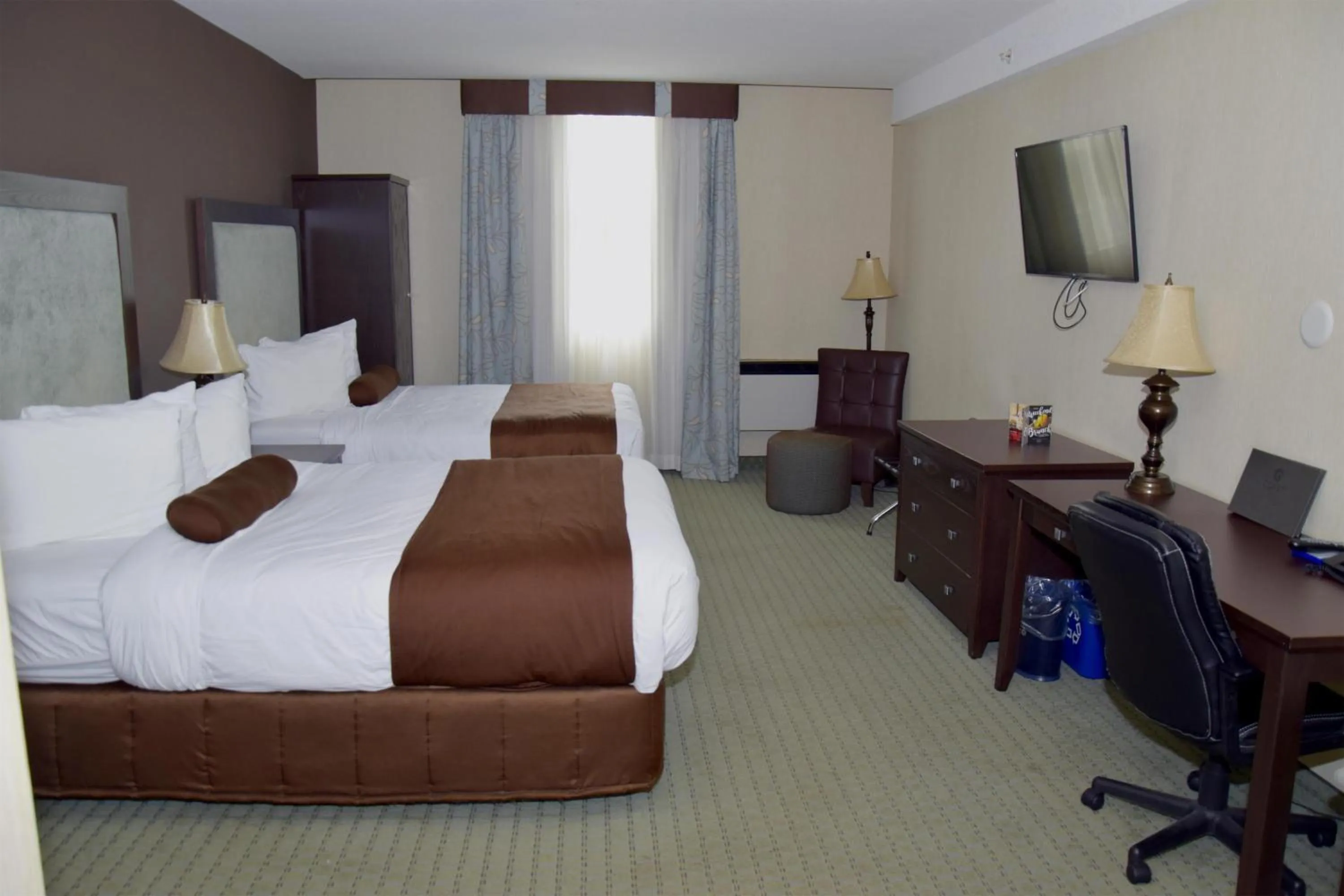 Bedroom, Bed in Coast Lethbridge Hotel & Conference Centre