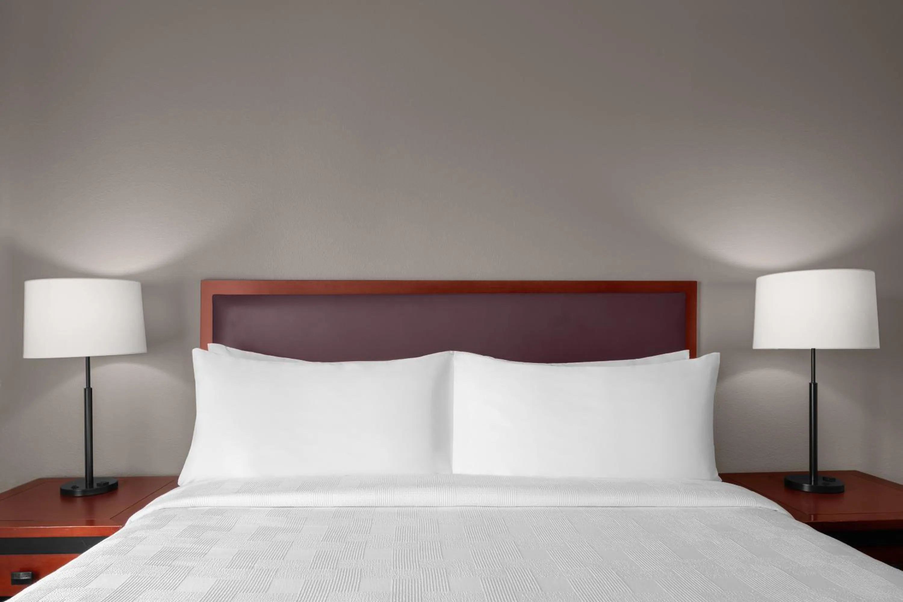 Bed in Larkspur Landing Extended Stay Suites Folsom