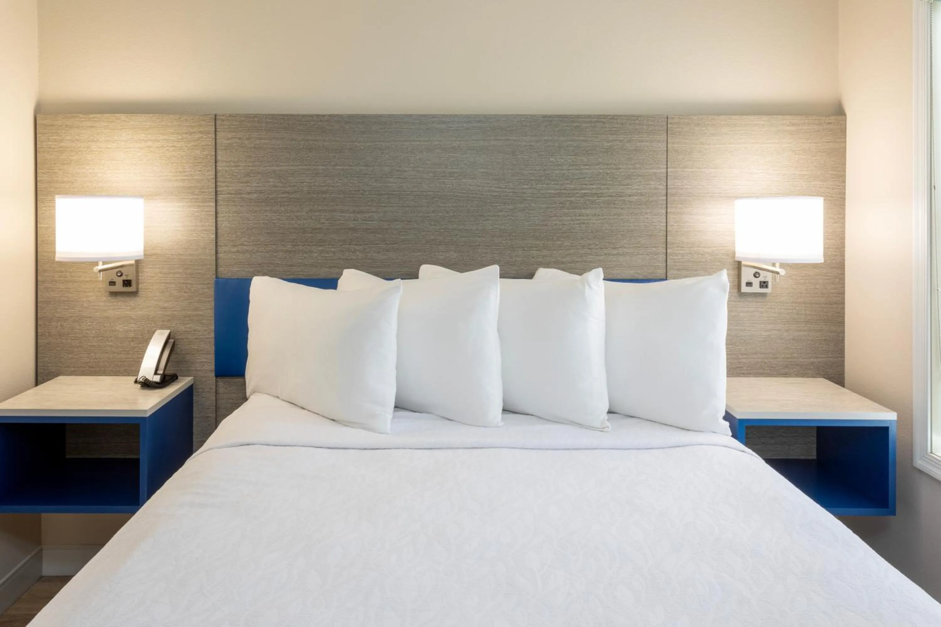 Bed in Grandstay Apple Valley