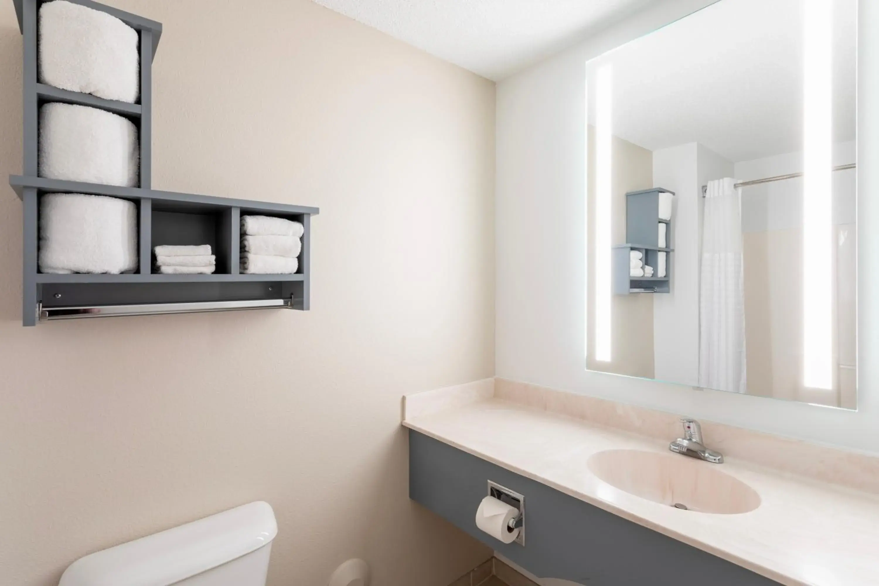 Queen Suite in Grandstay Apple Valley Queen Suite in Grandstay Apple Valley