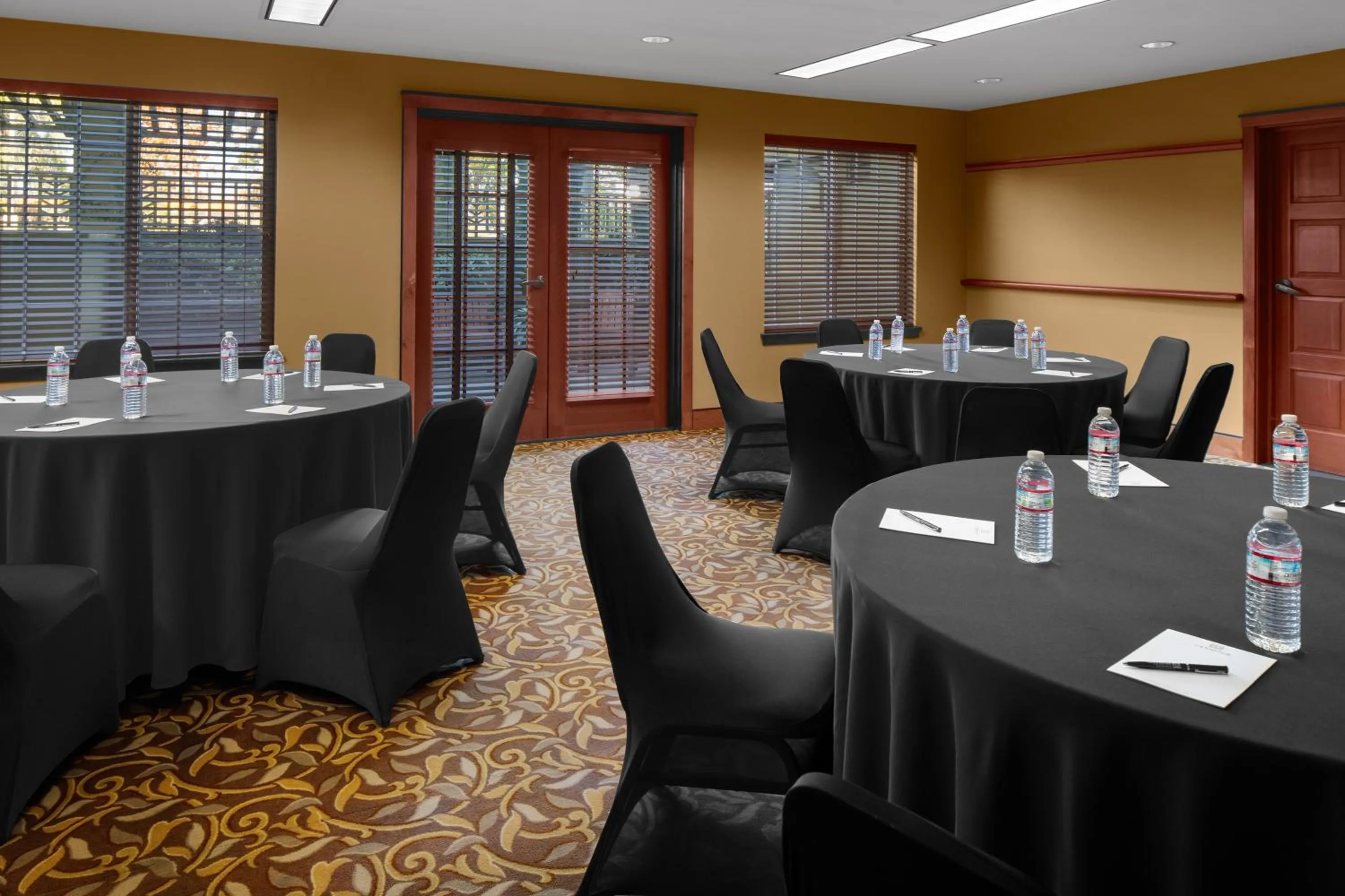 Meeting/conference room in Larkspur Landing Extended Stay Suites Sunnyvale