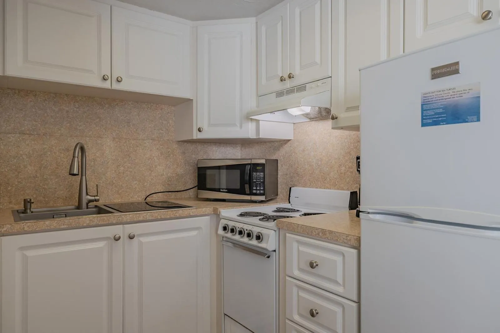 Kitchen or kitchenette in Coastal Waters