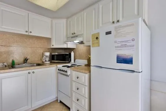 Kitchen or kitchenette in Coastal Waters