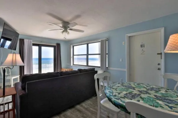 Dining area, Bed in Coastal Waters