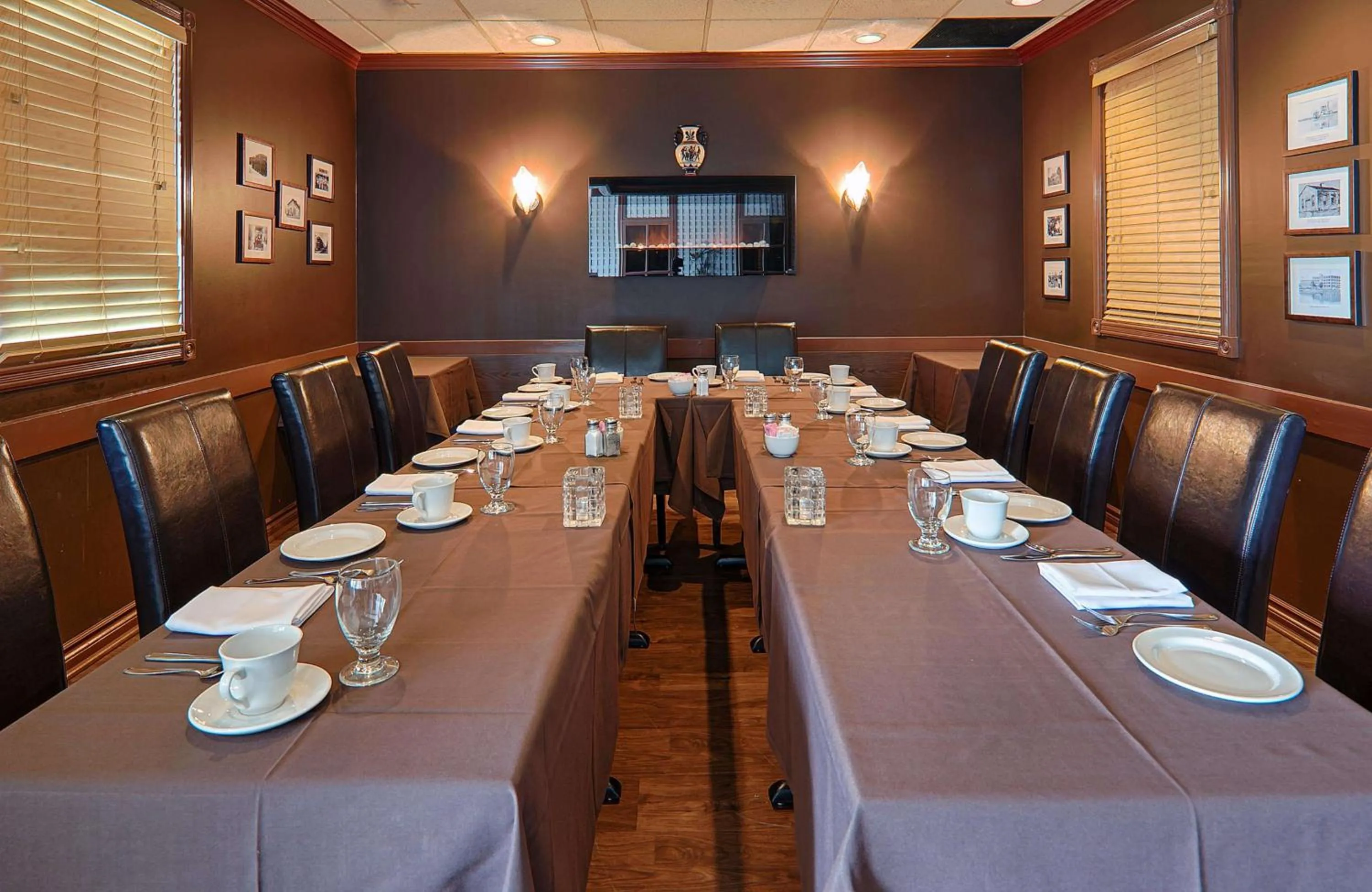 Restaurant/places to eat in Best Western Voyageur Place Hotel