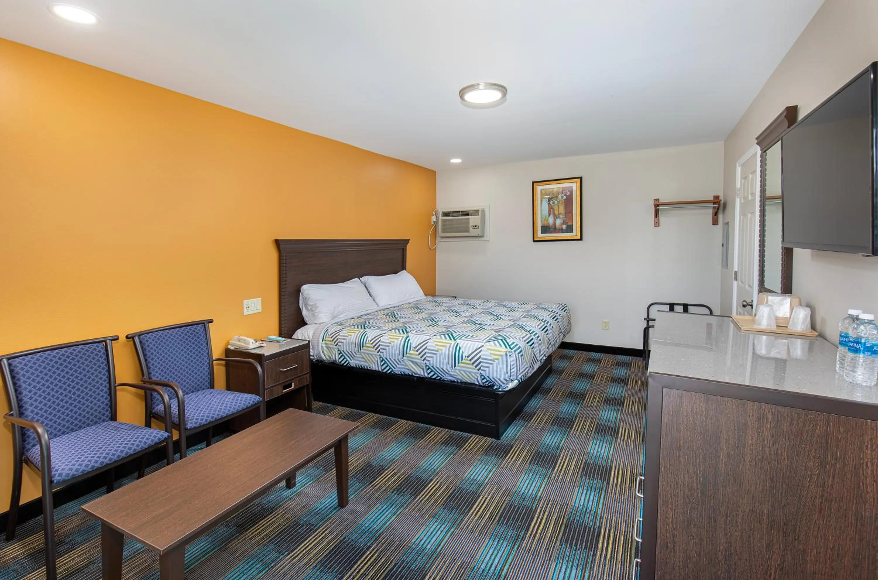 Bed in Cardinal Motel Bowling Green