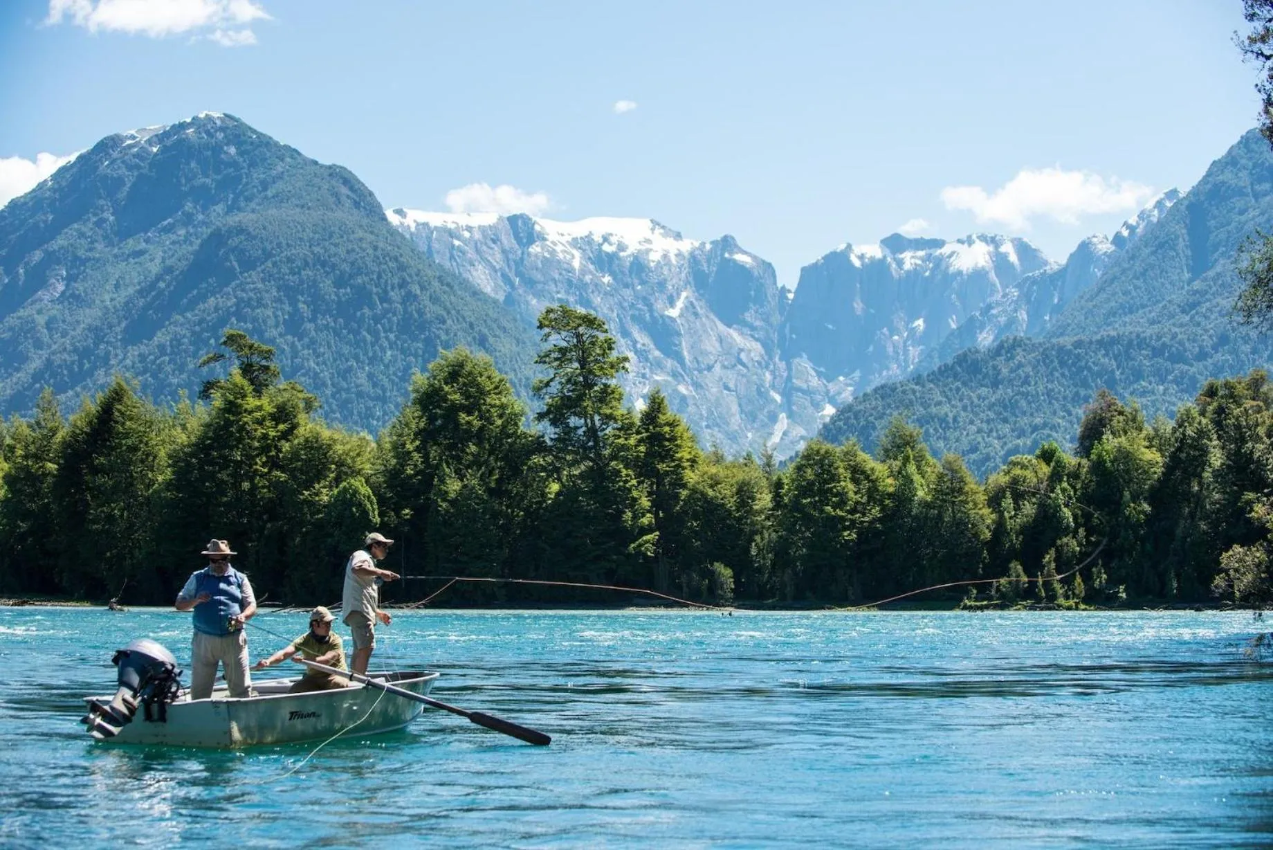 Fishing in Yelcho en la Patagonia