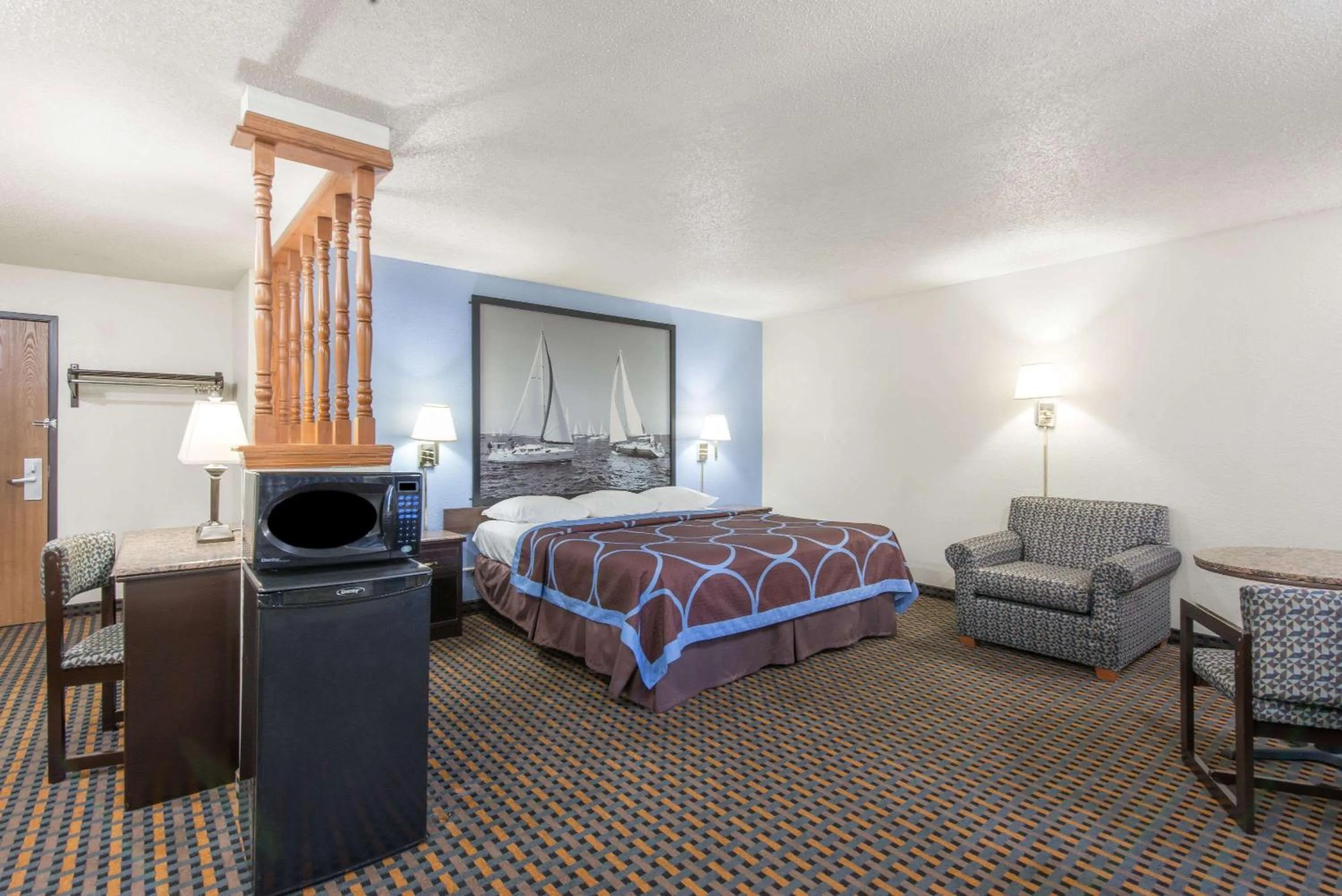 Photo of the whole room, Bed in Super 8 by Wyndham New Castle