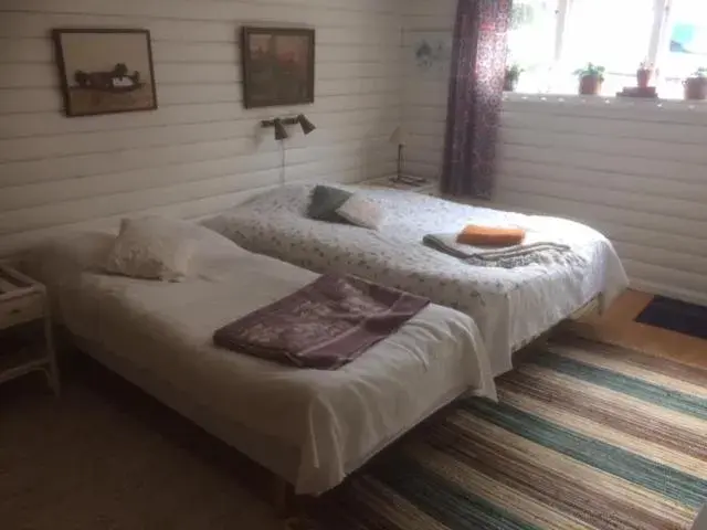 Triple Room with Shower - single occupancy in Pilakvarn Triple Room with Shower - single occupancy in Pilakvarn