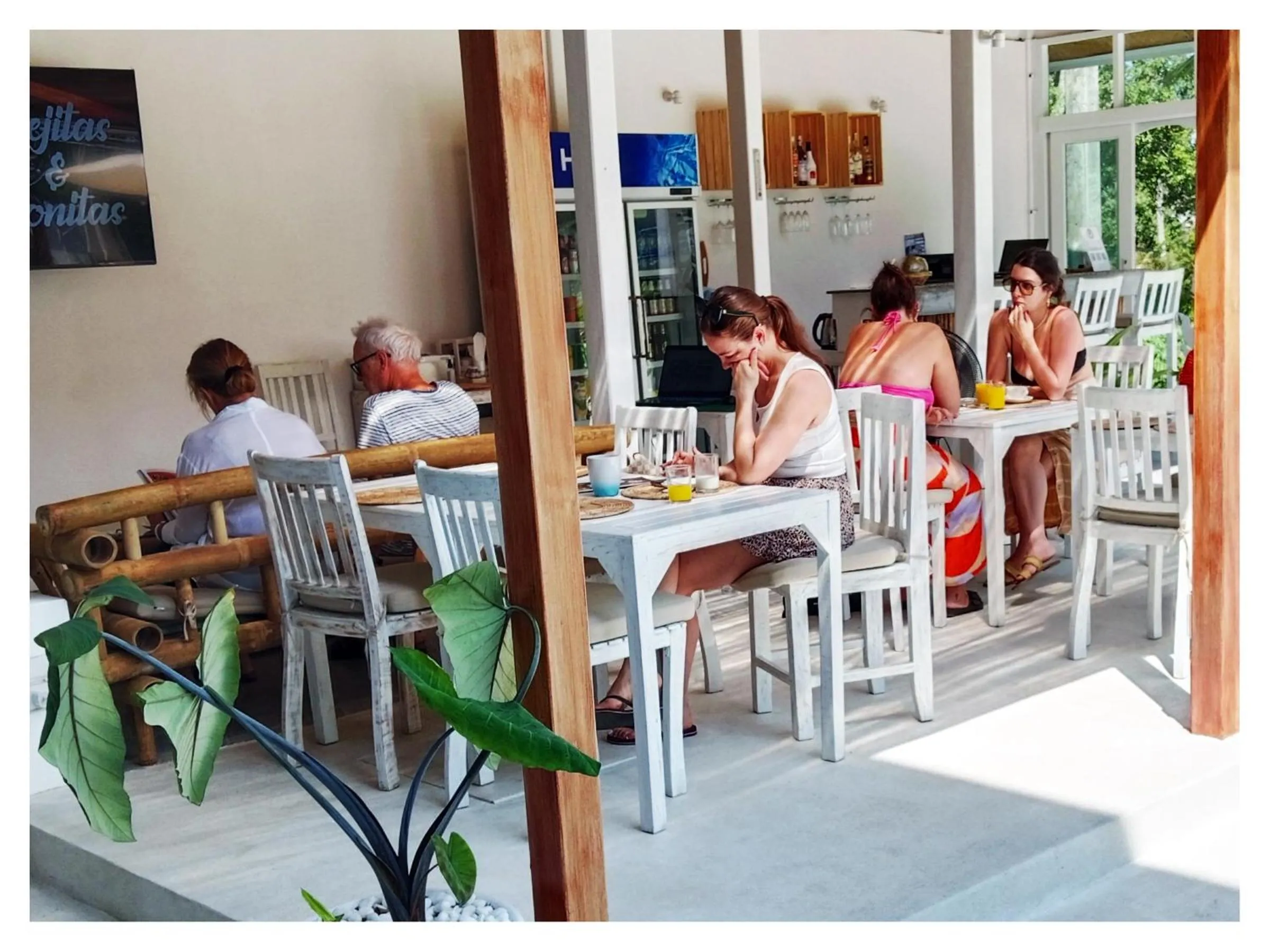 Restaurant/places to eat in Ampha Place Hotel