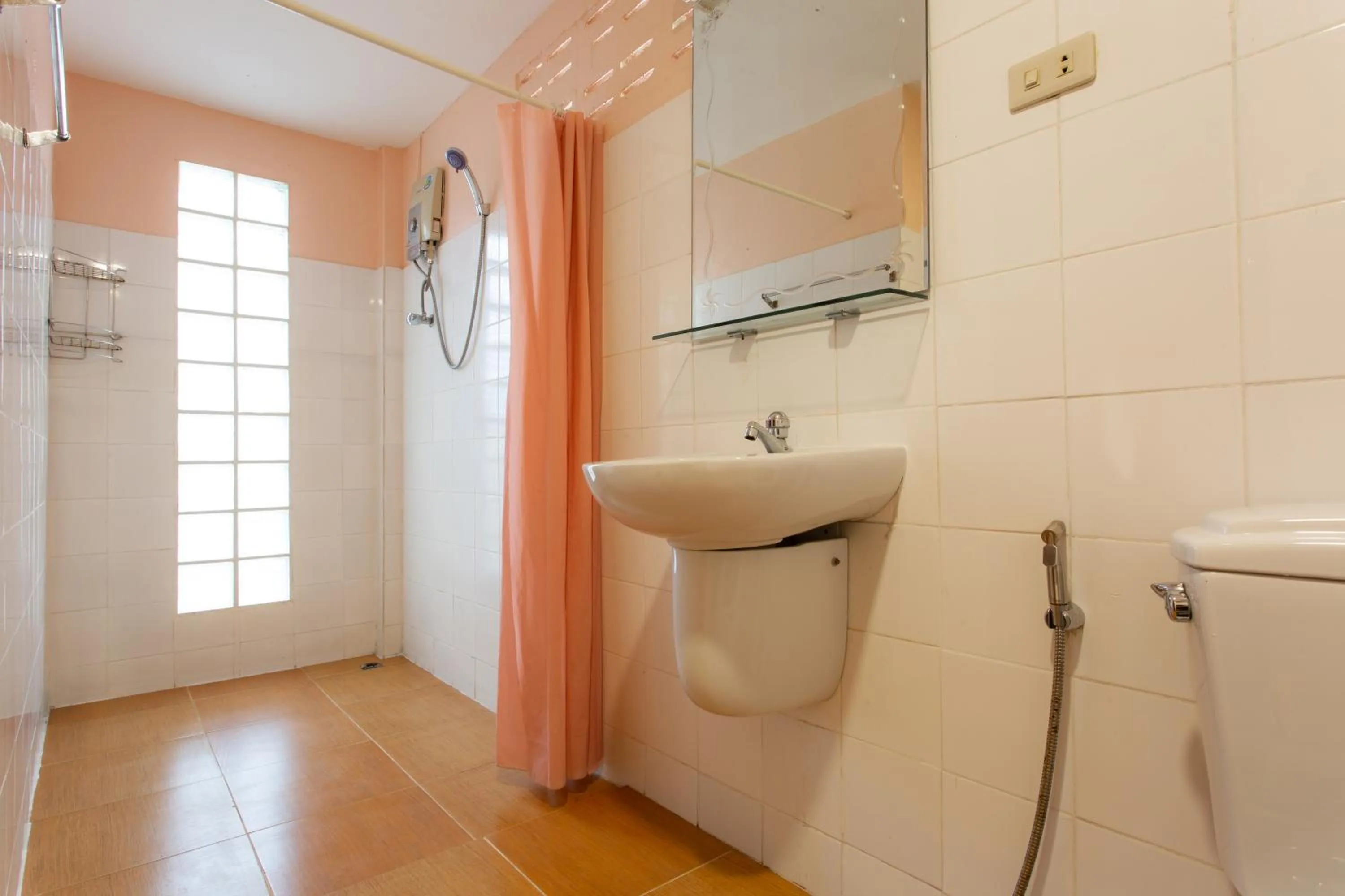 Shower in Harry's Bungalows