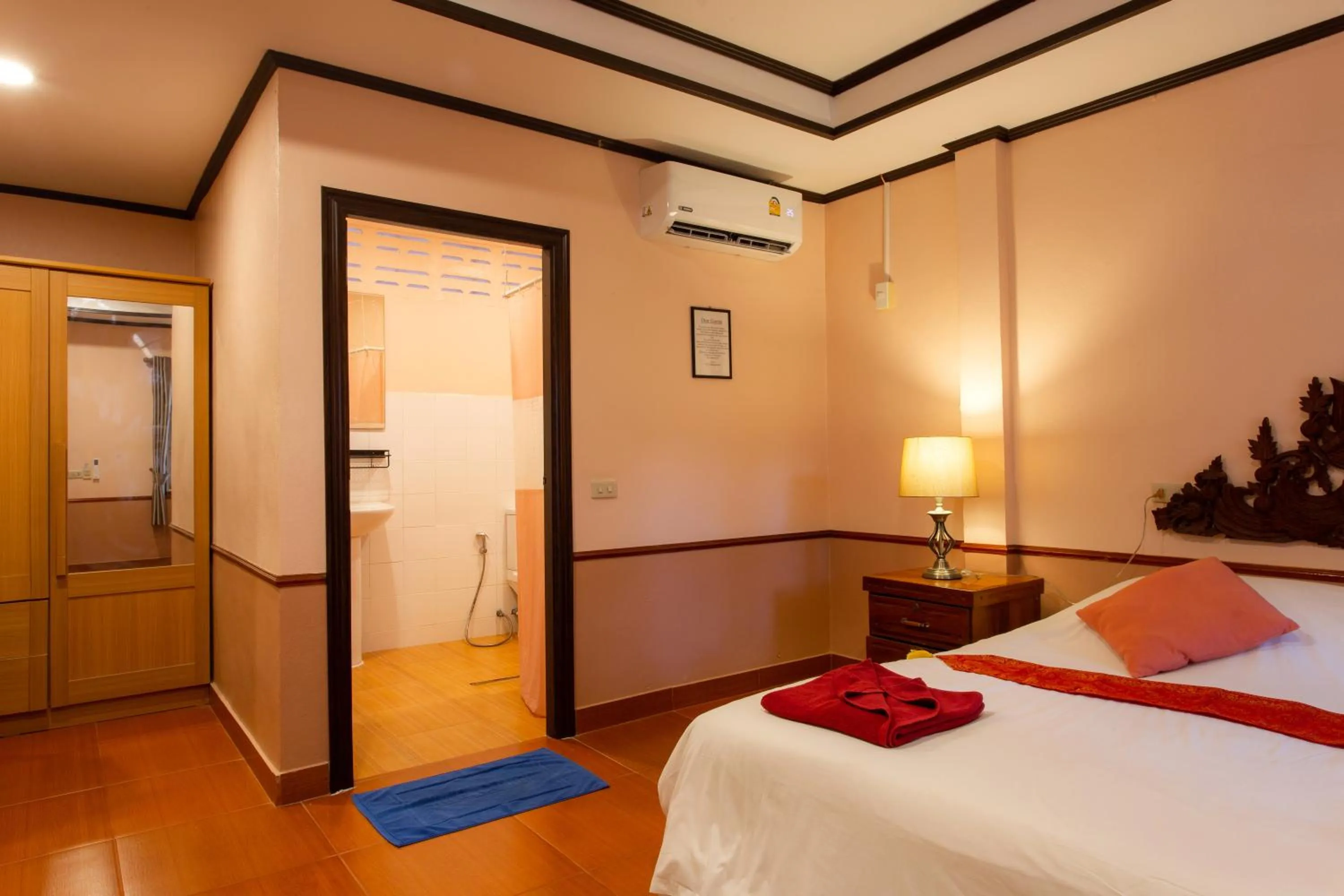 Bathroom, Bed in Harry's Bungalows