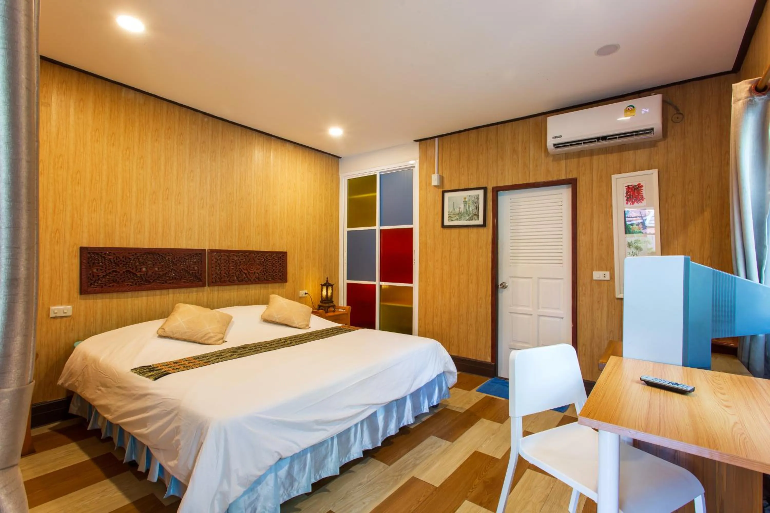 Bedroom, Bed in Harry's Bungalows