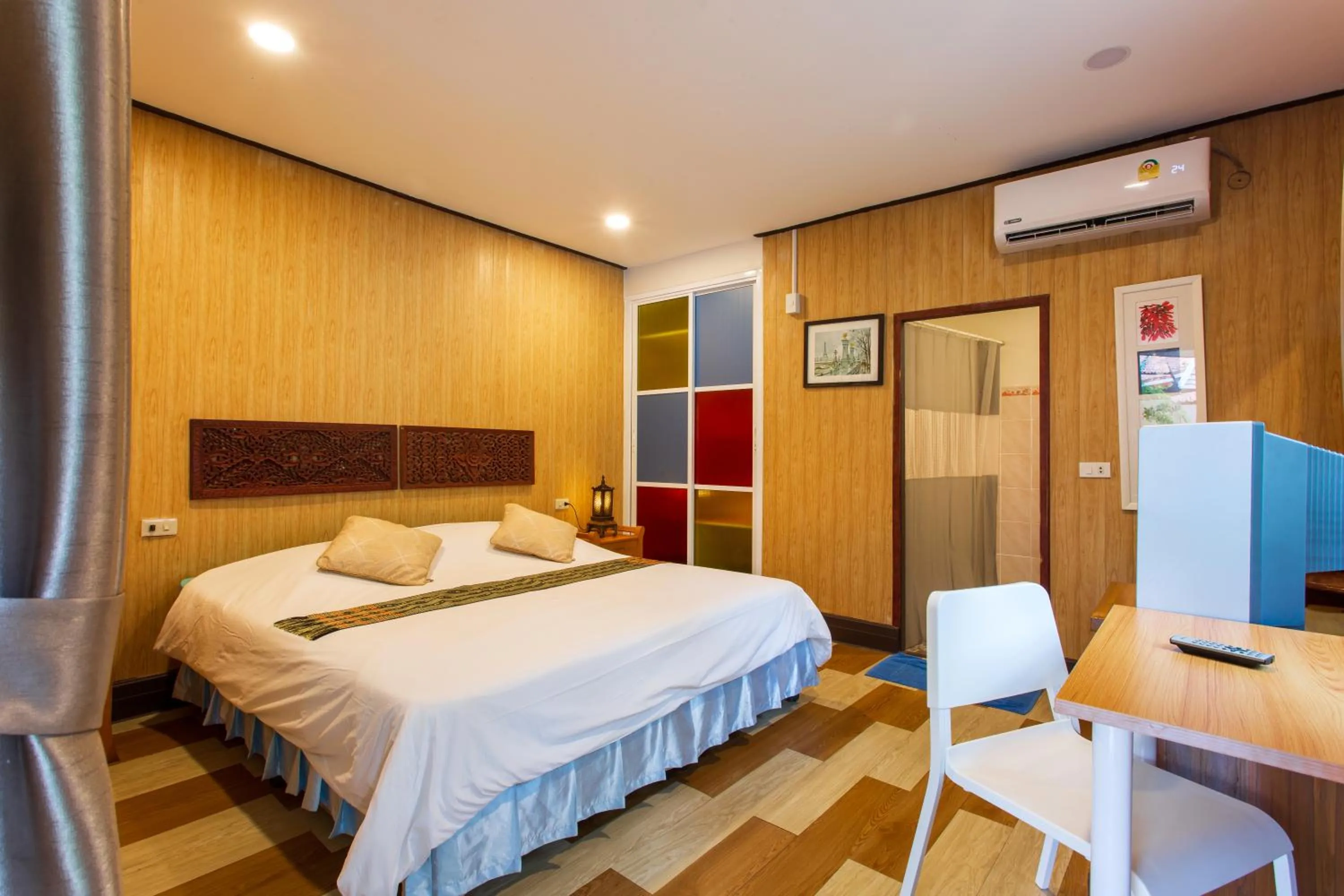 Bedroom, Bed in Harry's Bungalows