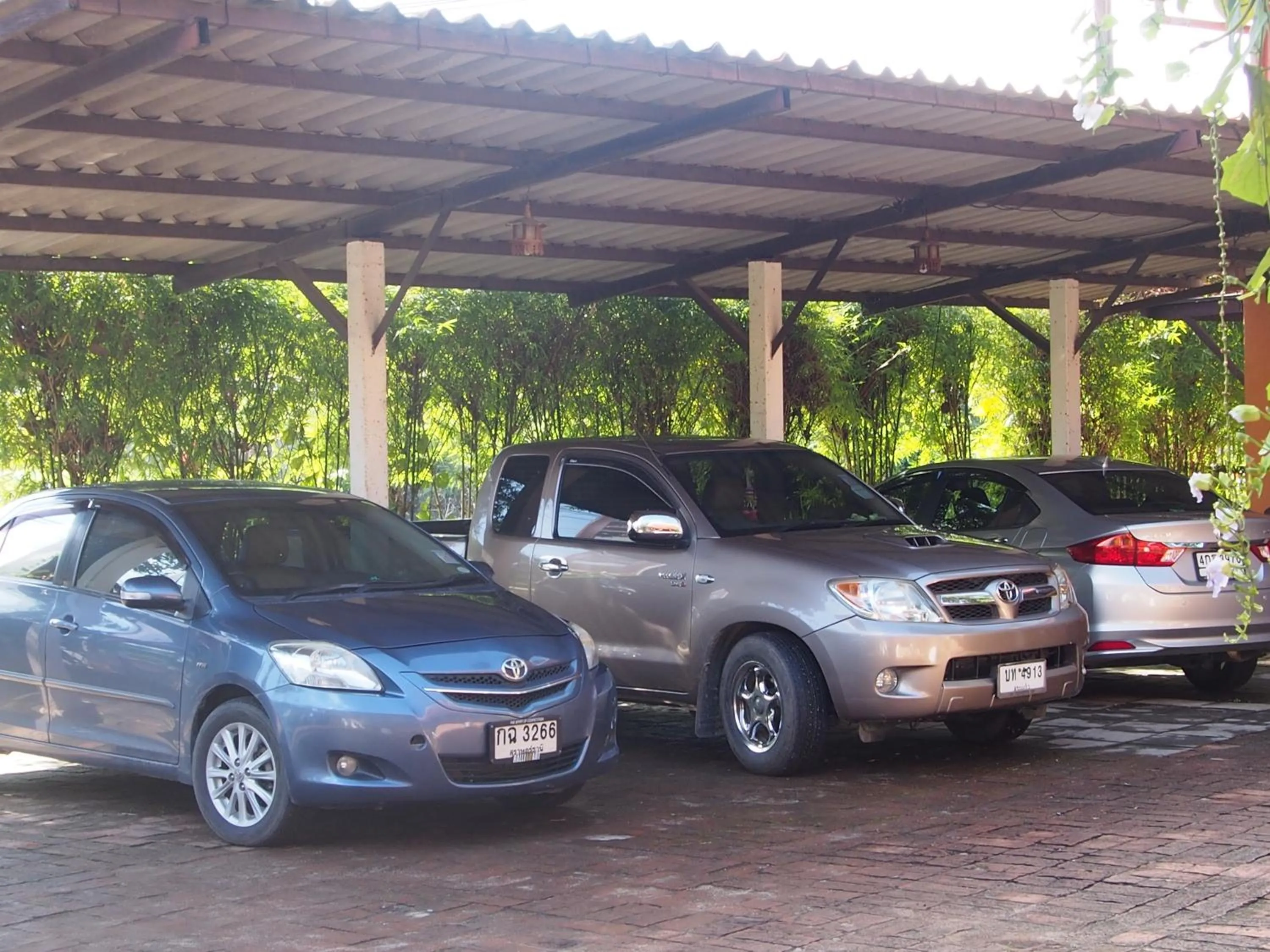 Parking in Harry's Bungalows