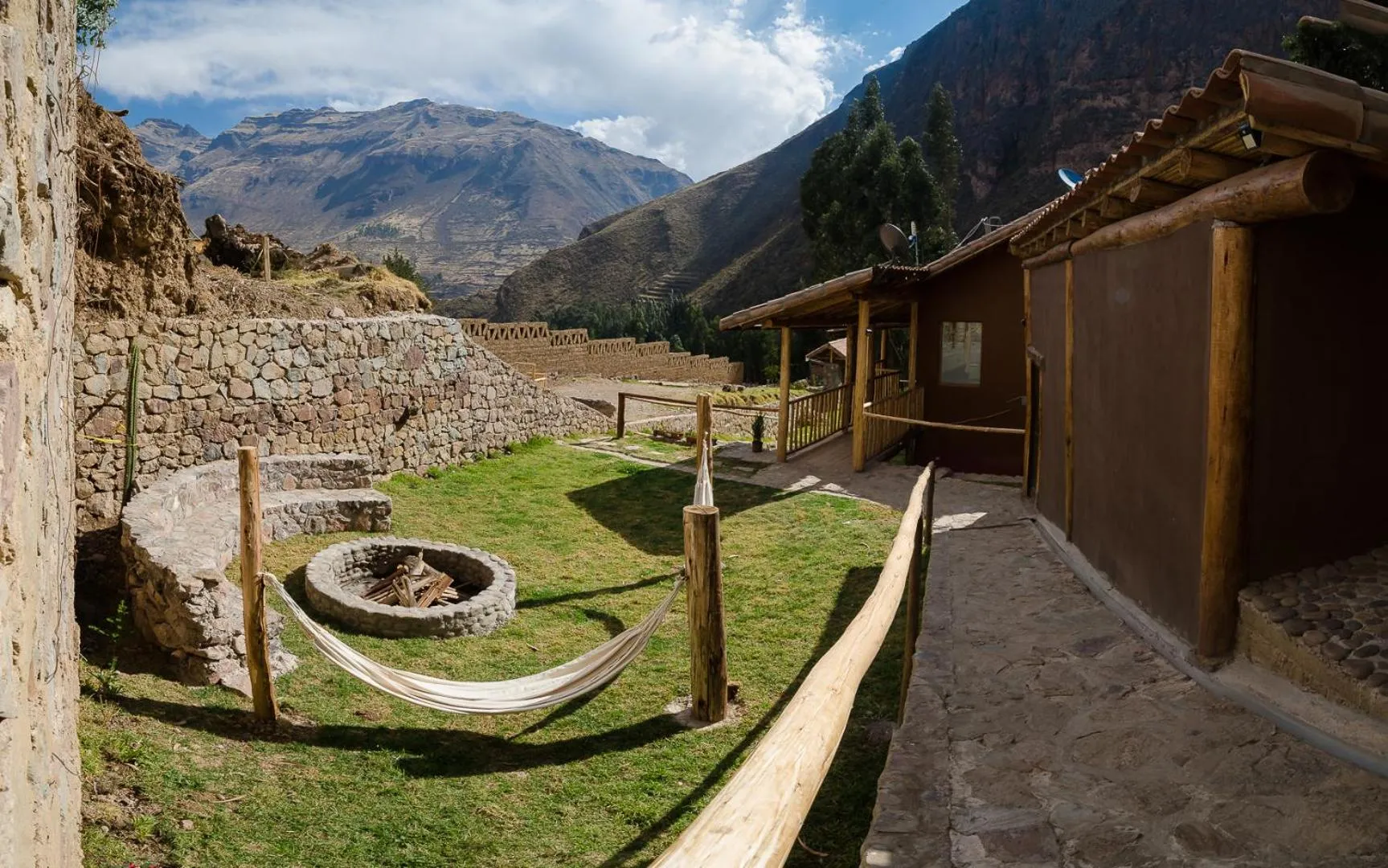 Mountain view in Bamboo Lodge Sacred Valley
