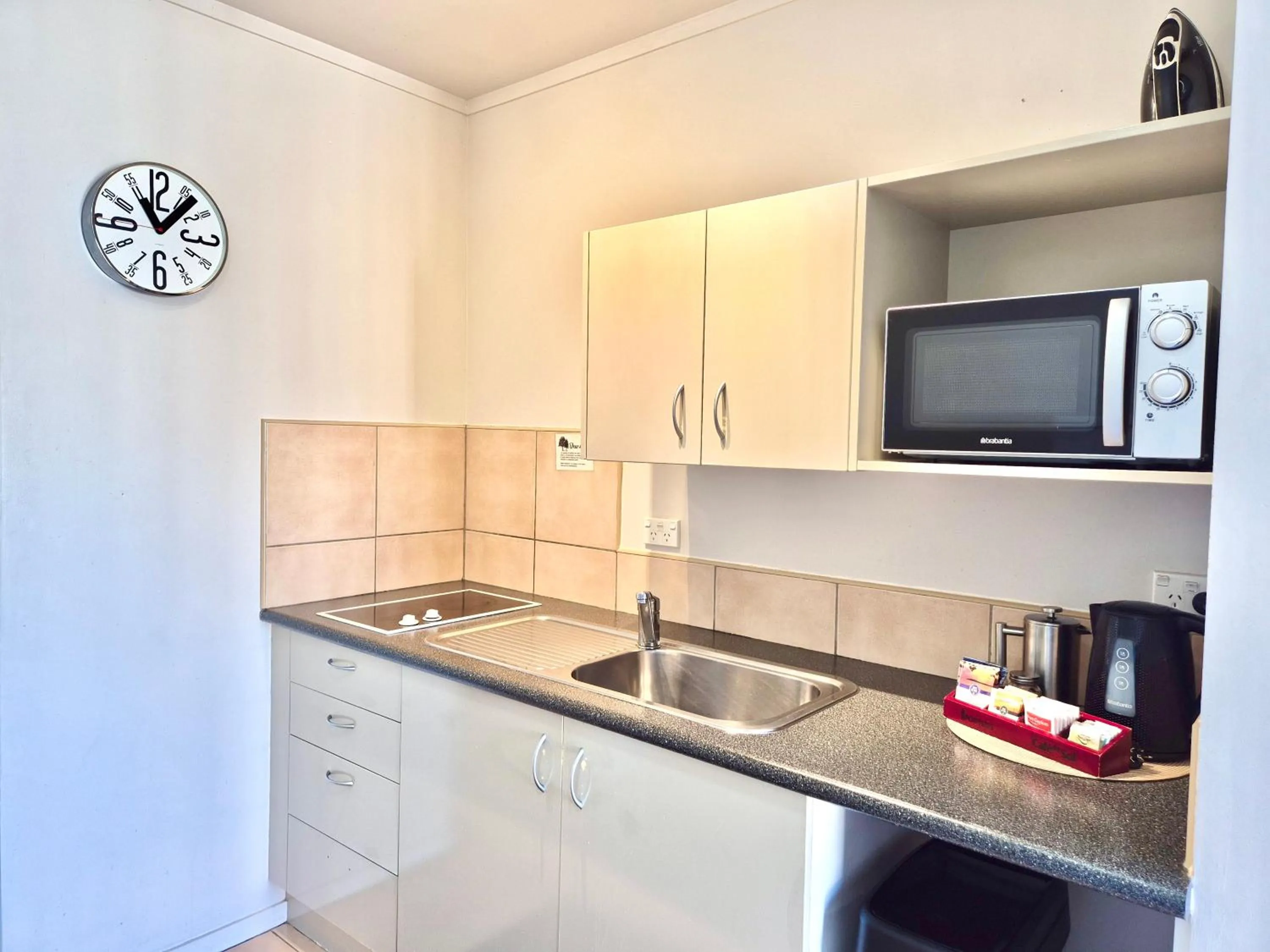 Absolute Lake View Motel