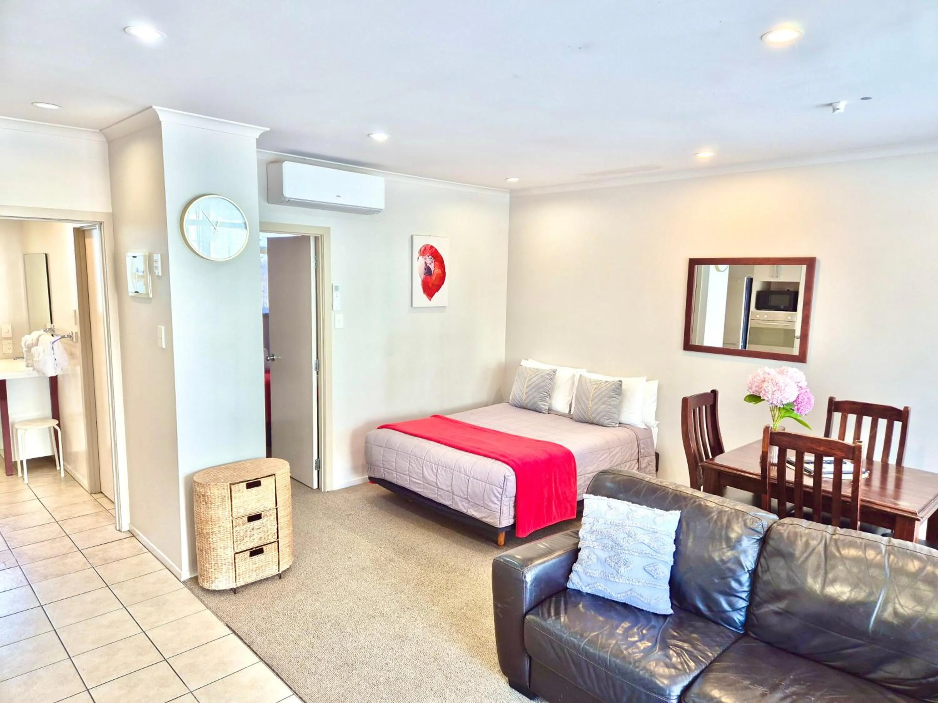 Bed in Absolute Lake View Motel