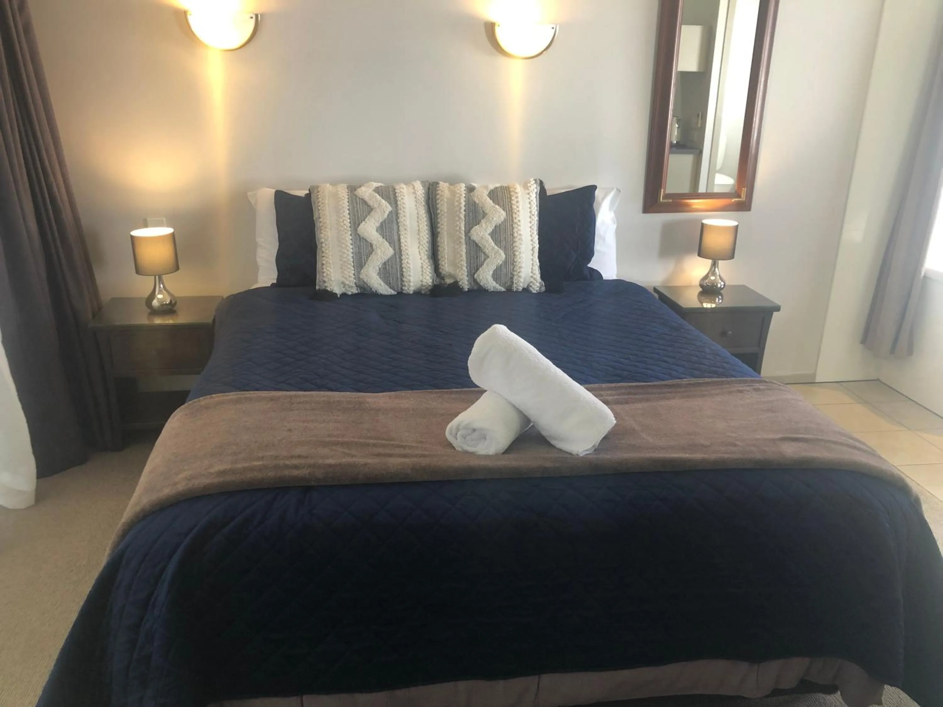 Studio with Spa Bath in Absolute Lake View Motel