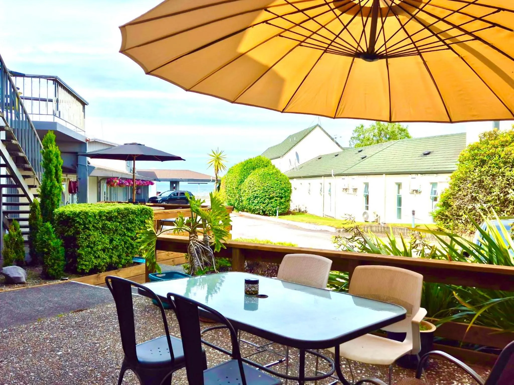 Absolute Lake View Motel