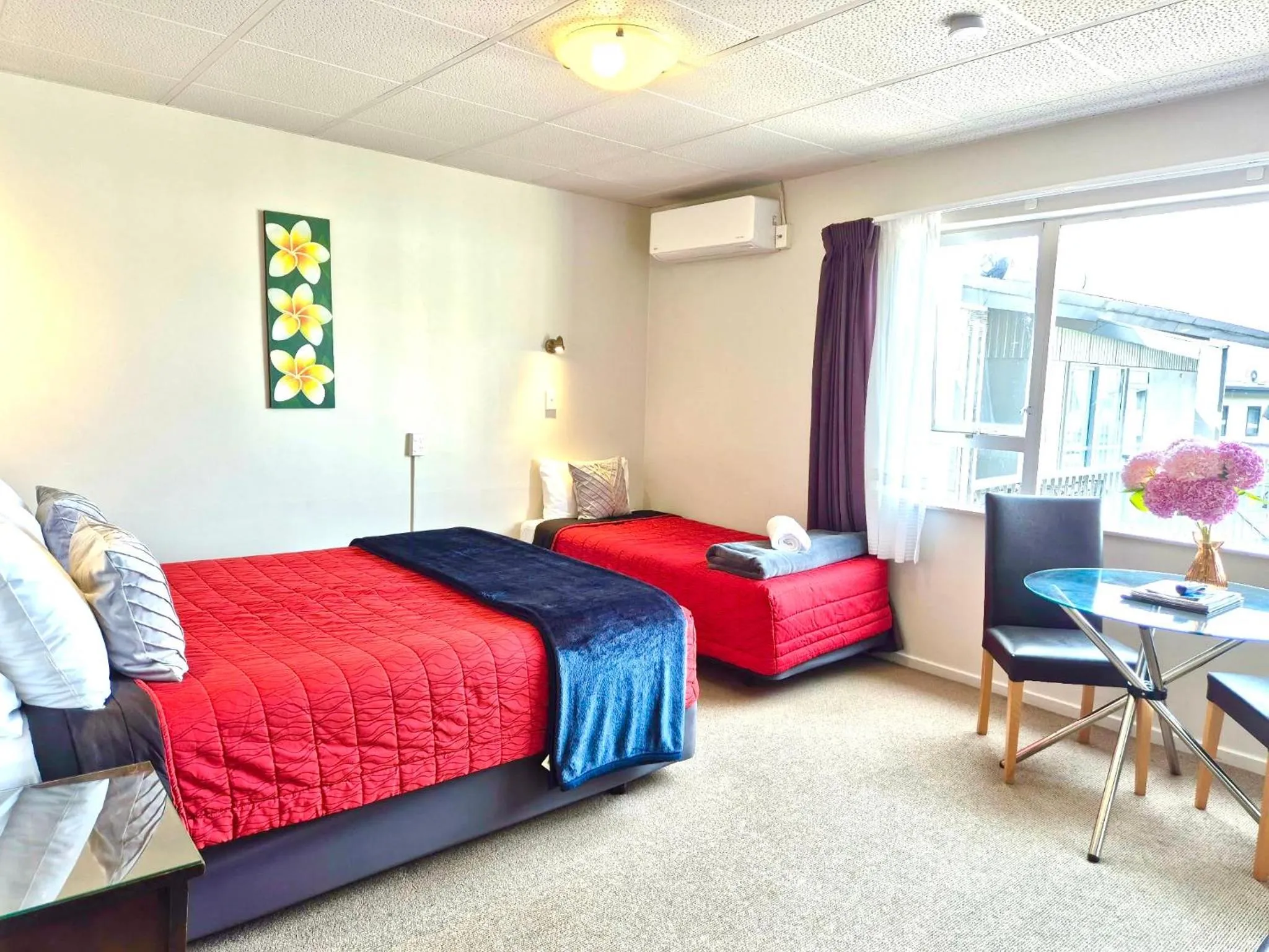 Bed in Absolute Lake View Motel