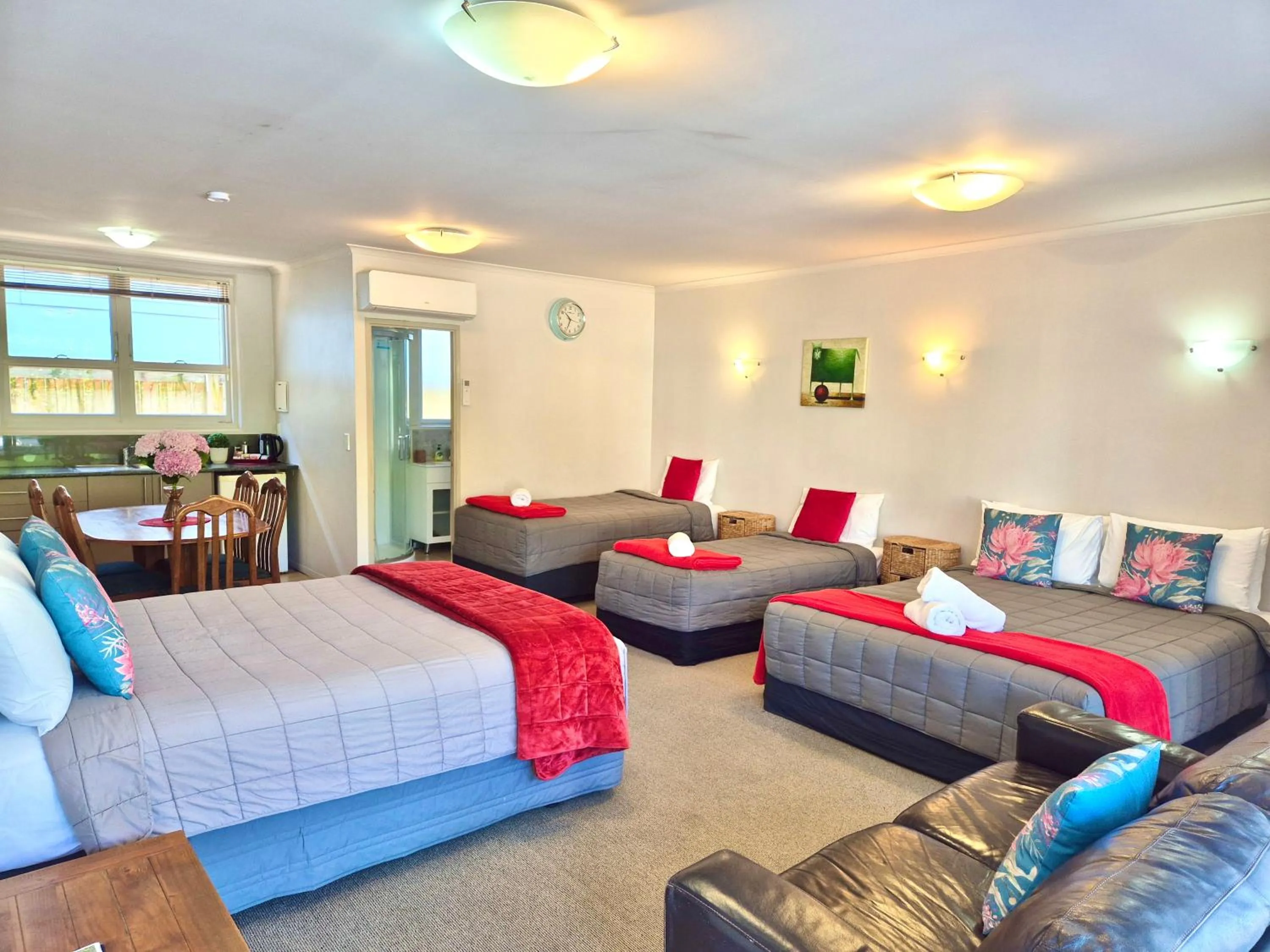 Absolute Lake View Motel