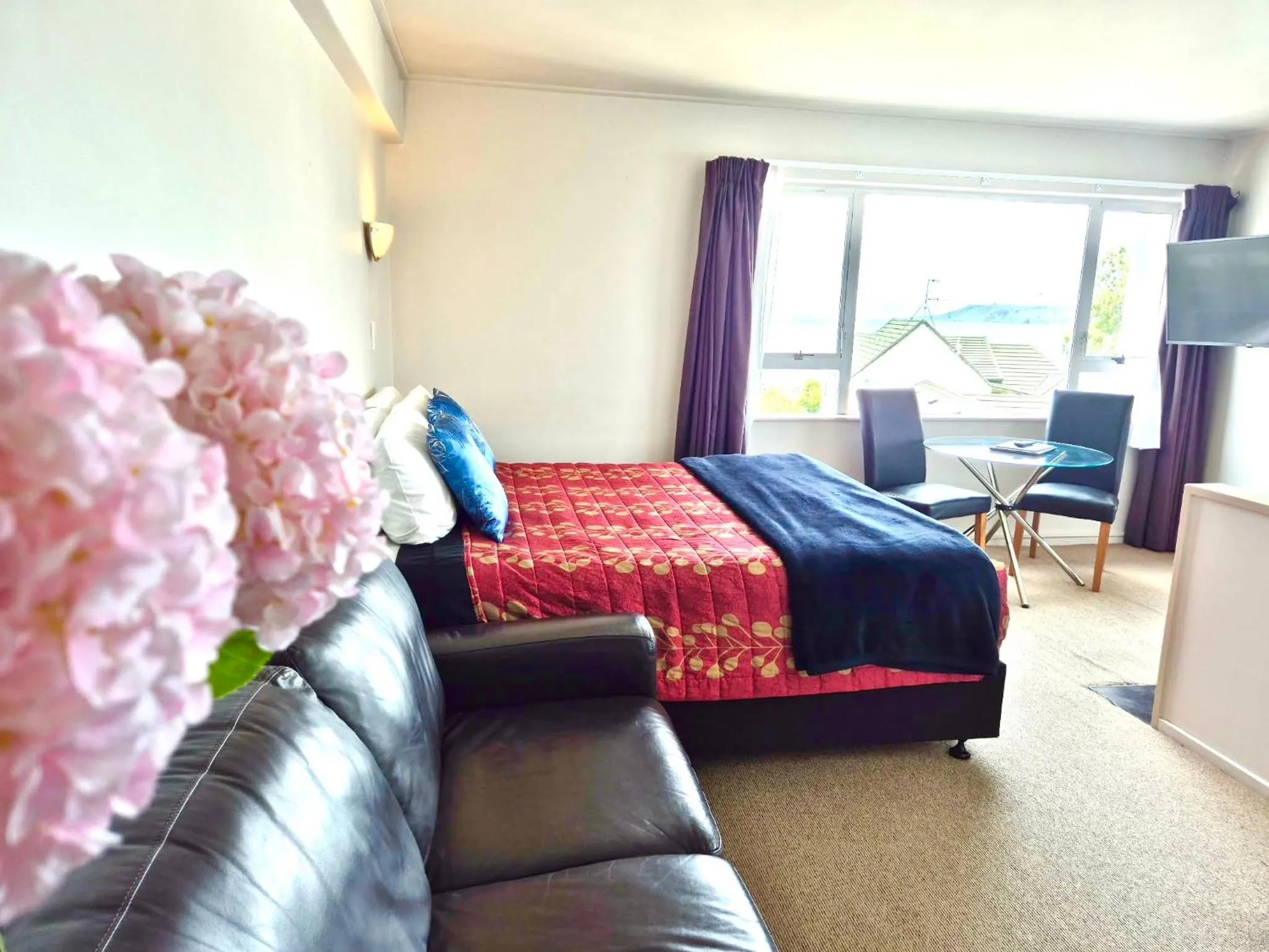 Absolute Lake View Motel