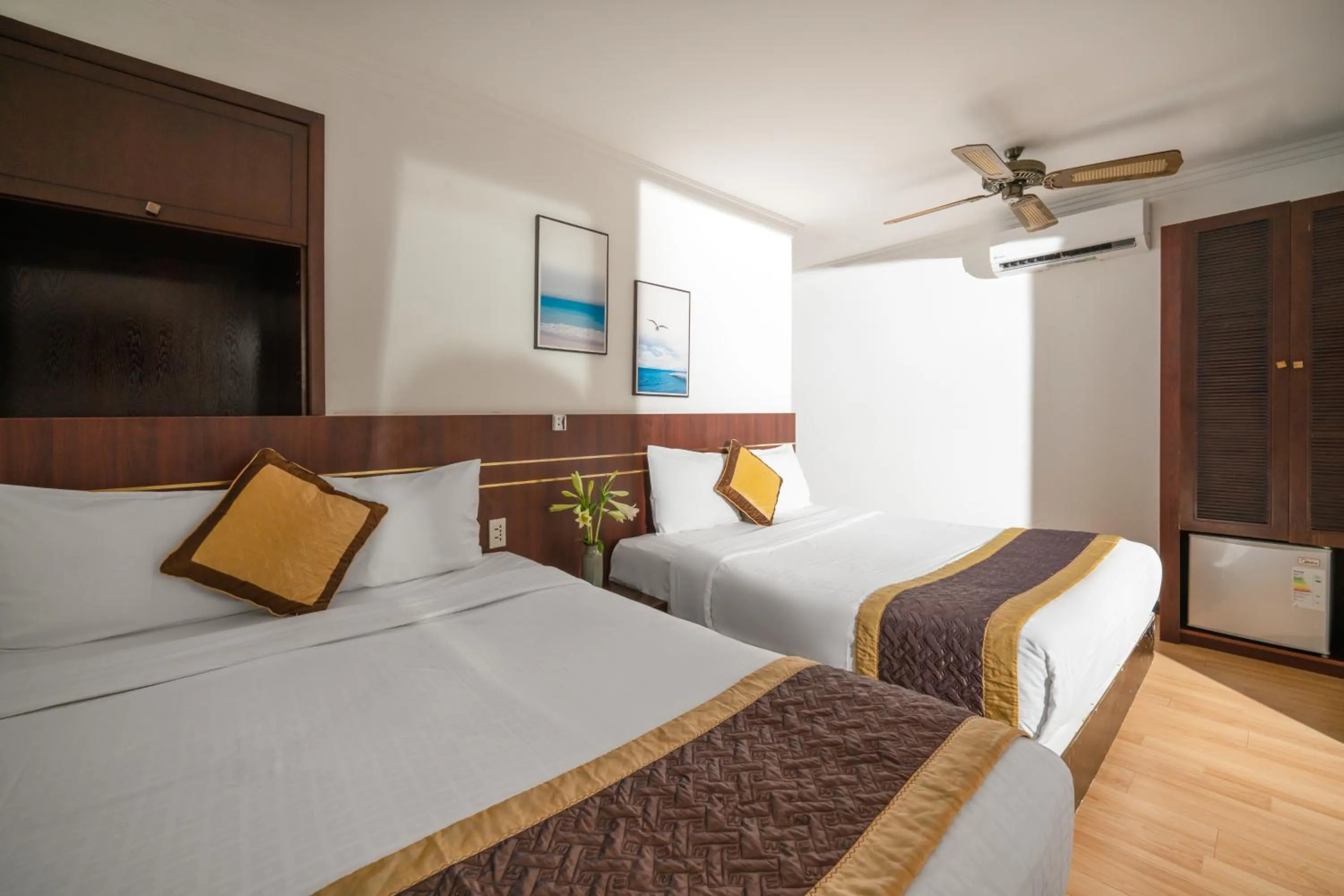 Bed in Zenta Sea View Hotel