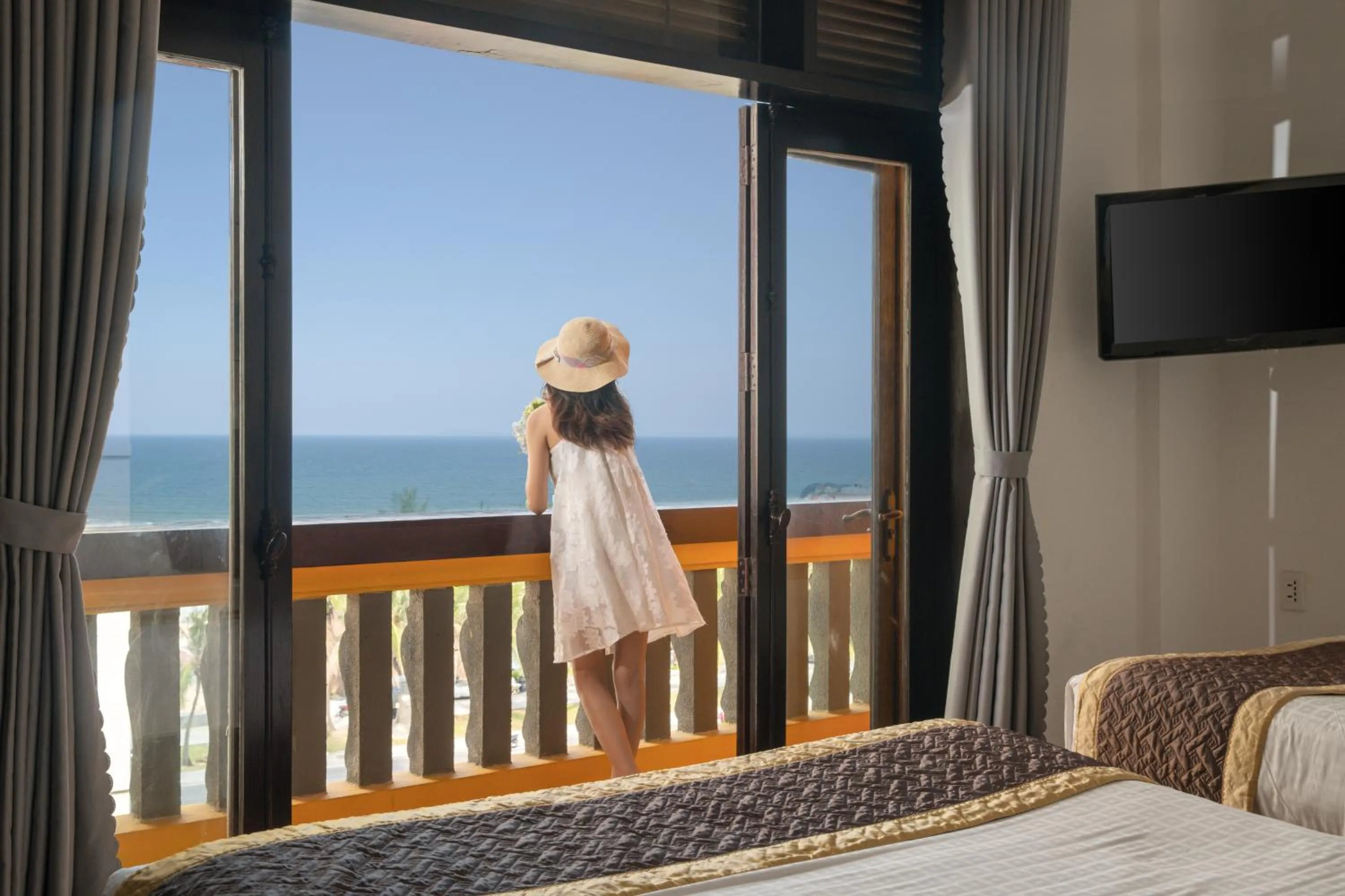 Beach, Bed in Zenta Sea View Hotel
