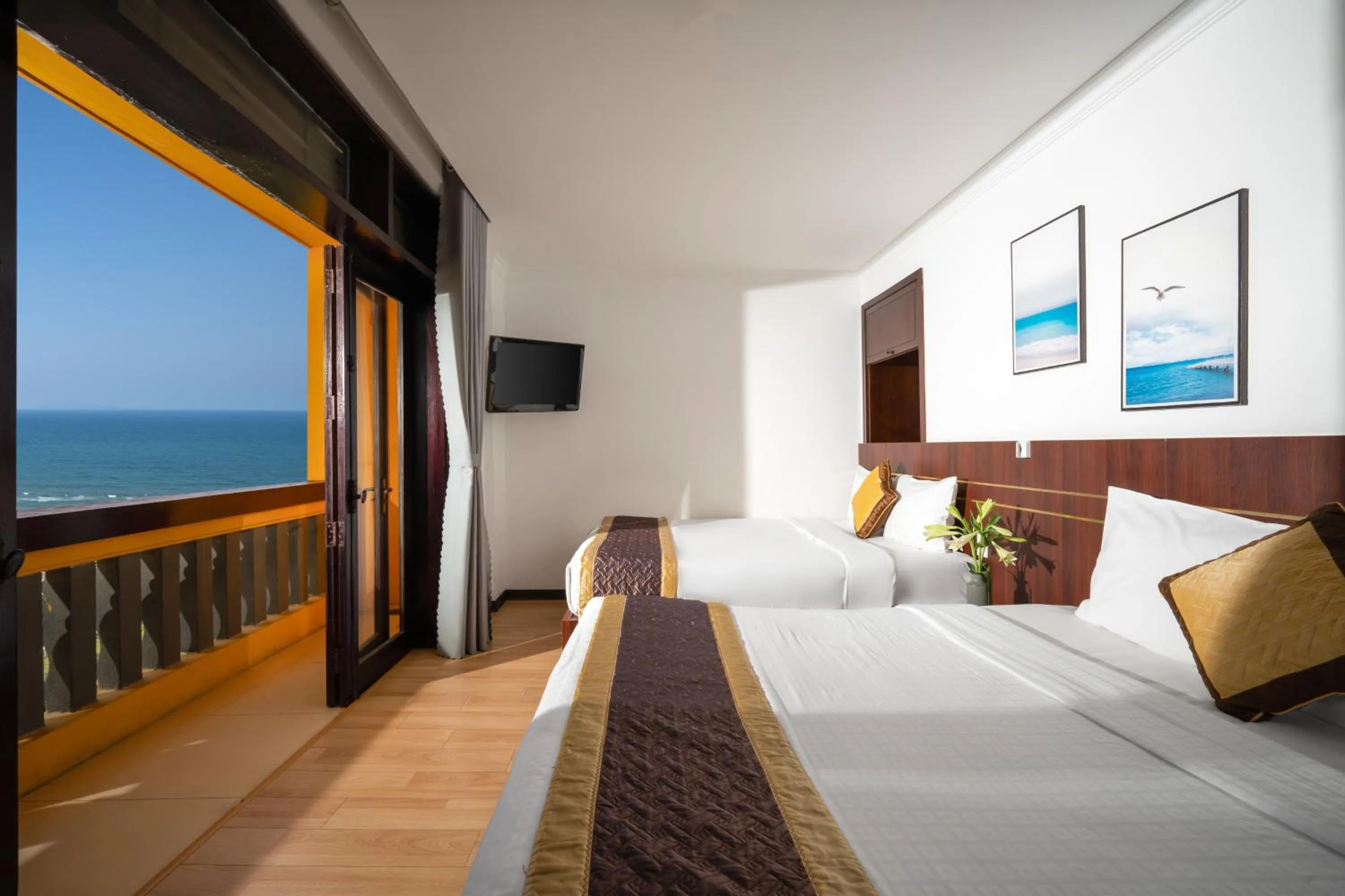 Bed in Zenta Sea View Hotel