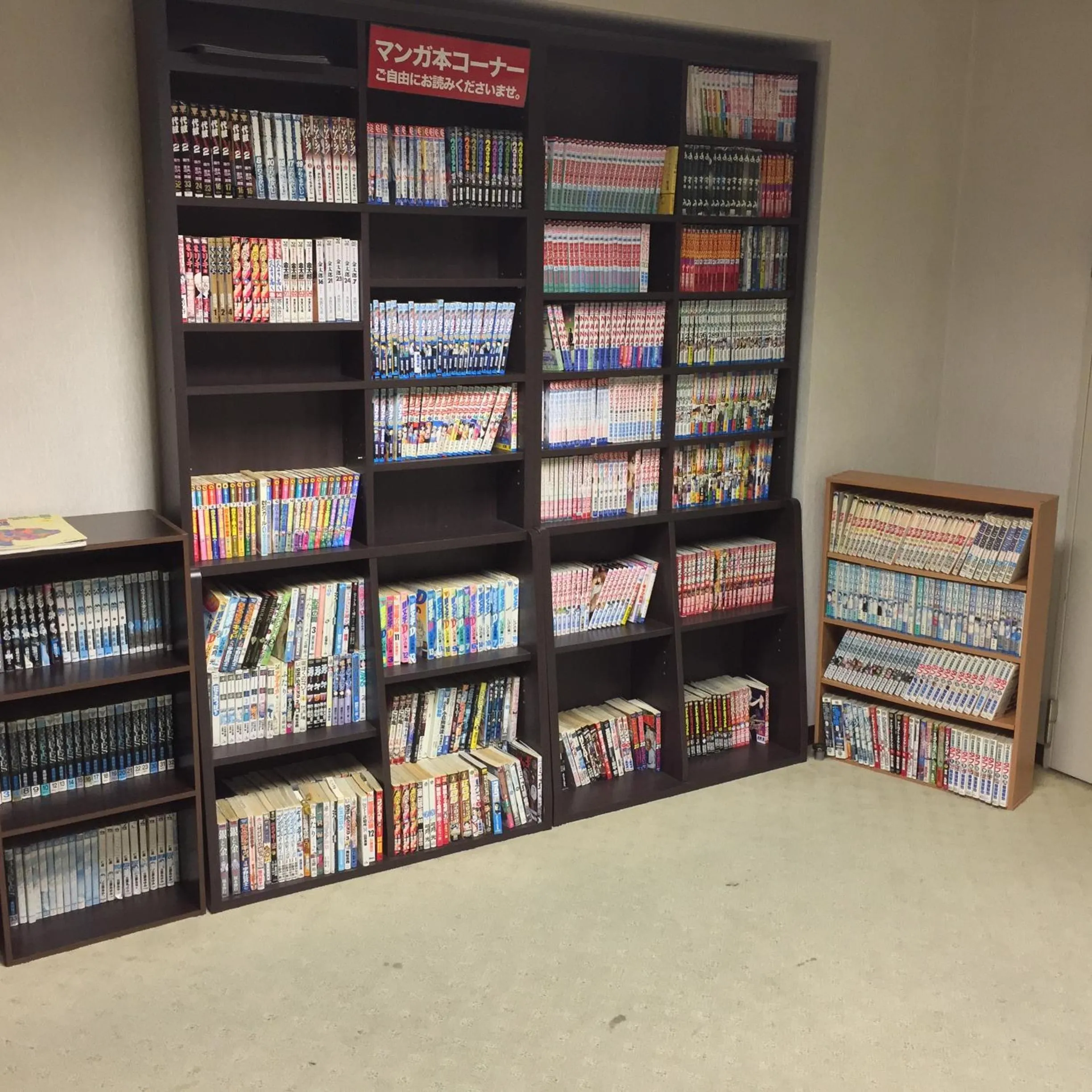 Communal lounge/ TV room in Hotel Crown Hills Kofu