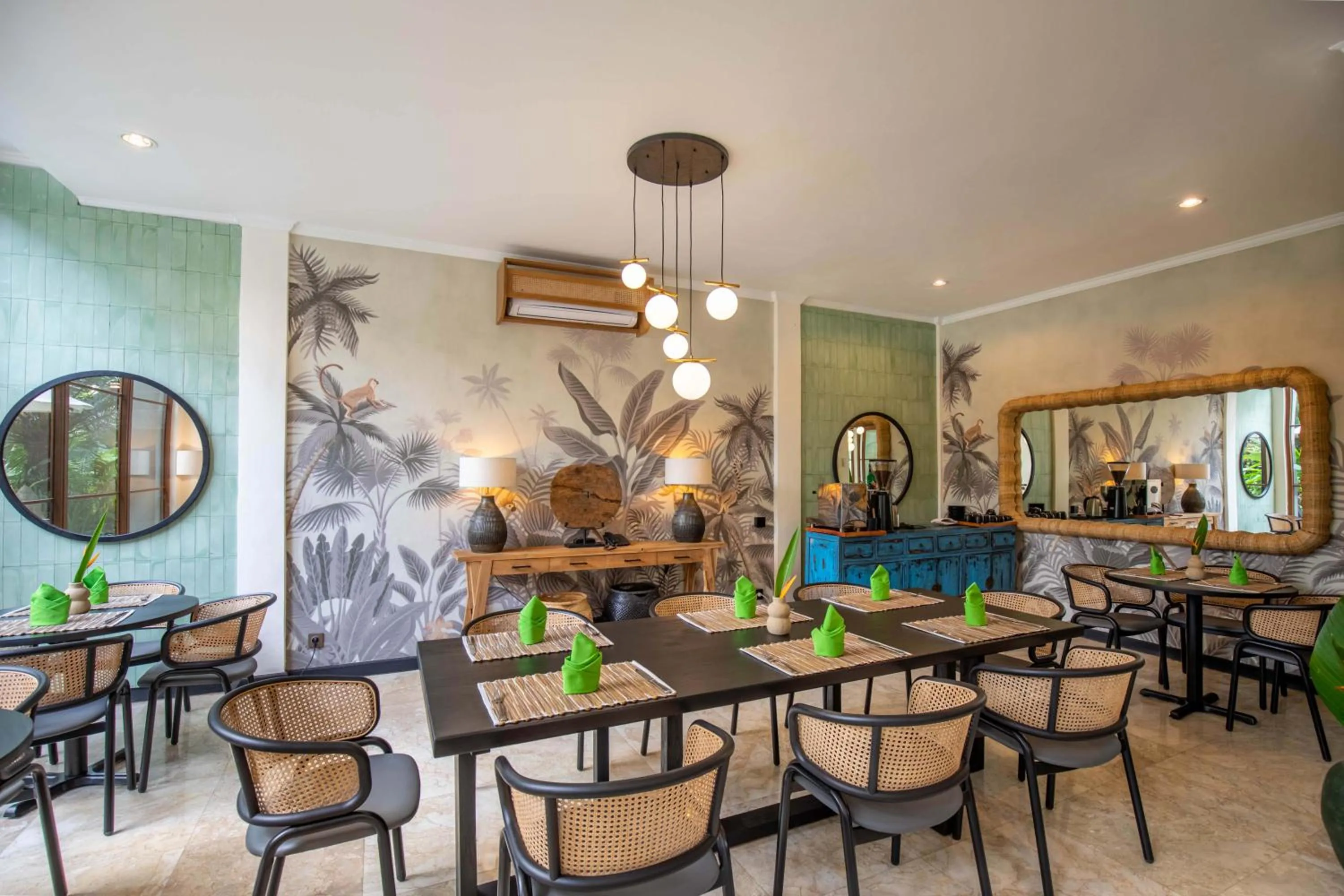 Restaurant/places to eat in Suara Air Luxury Villa Ubud